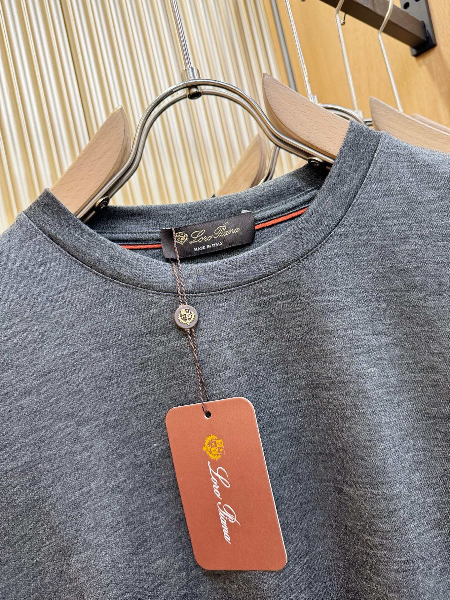 Loro Piana诺悠翩雅 2025ss秋冬新品 长袖T恤，经典Logo设计，百搭款 官网同步发售 定