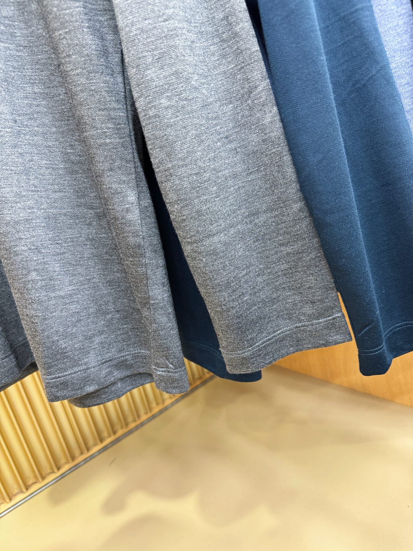 Loro Piana诺悠翩雅 2025ss秋冬新品 长袖T恤，经典Logo设计，百搭款 官网同步发售 定