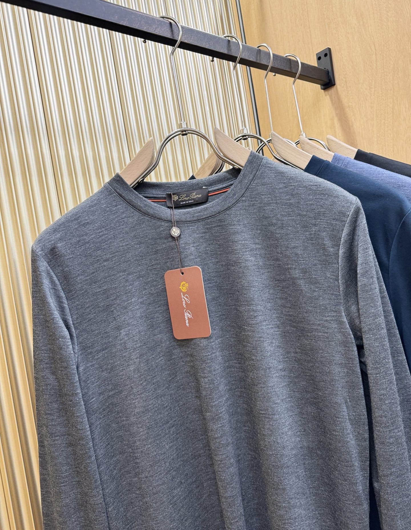 Loro Piana诺悠翩雅 2025ss秋冬新品 长袖T恤，经典Logo设计，百搭款 官网同步发售 定