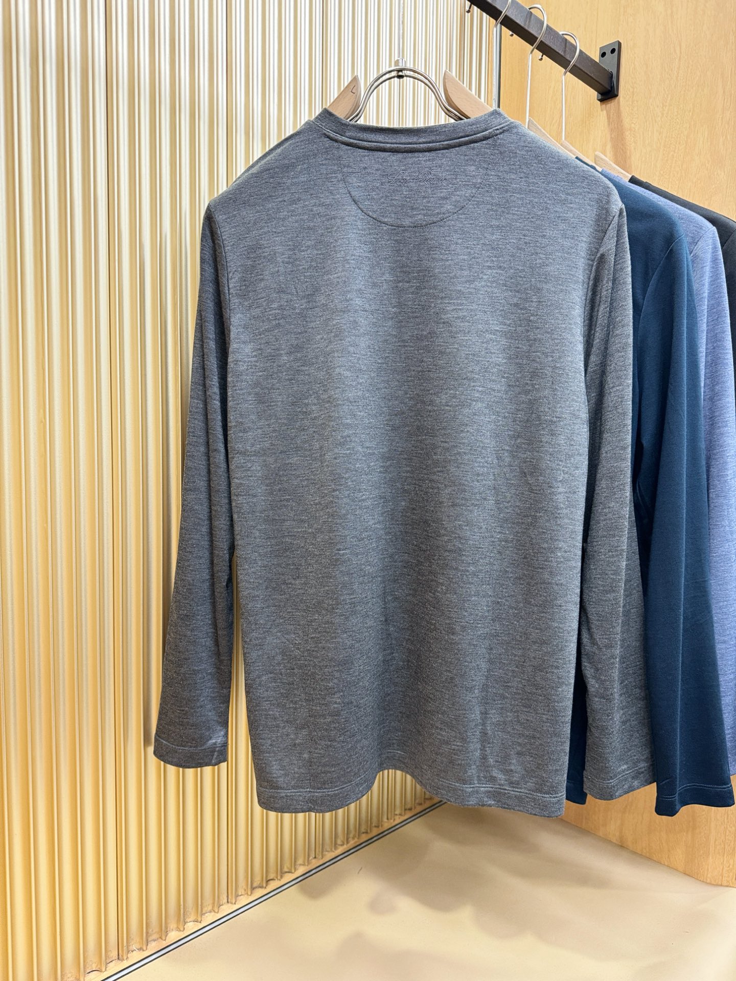 Loro Piana诺悠翩雅 2025ss秋冬新品 长袖T恤，经典Logo设计，百搭款 官网同步发售 定