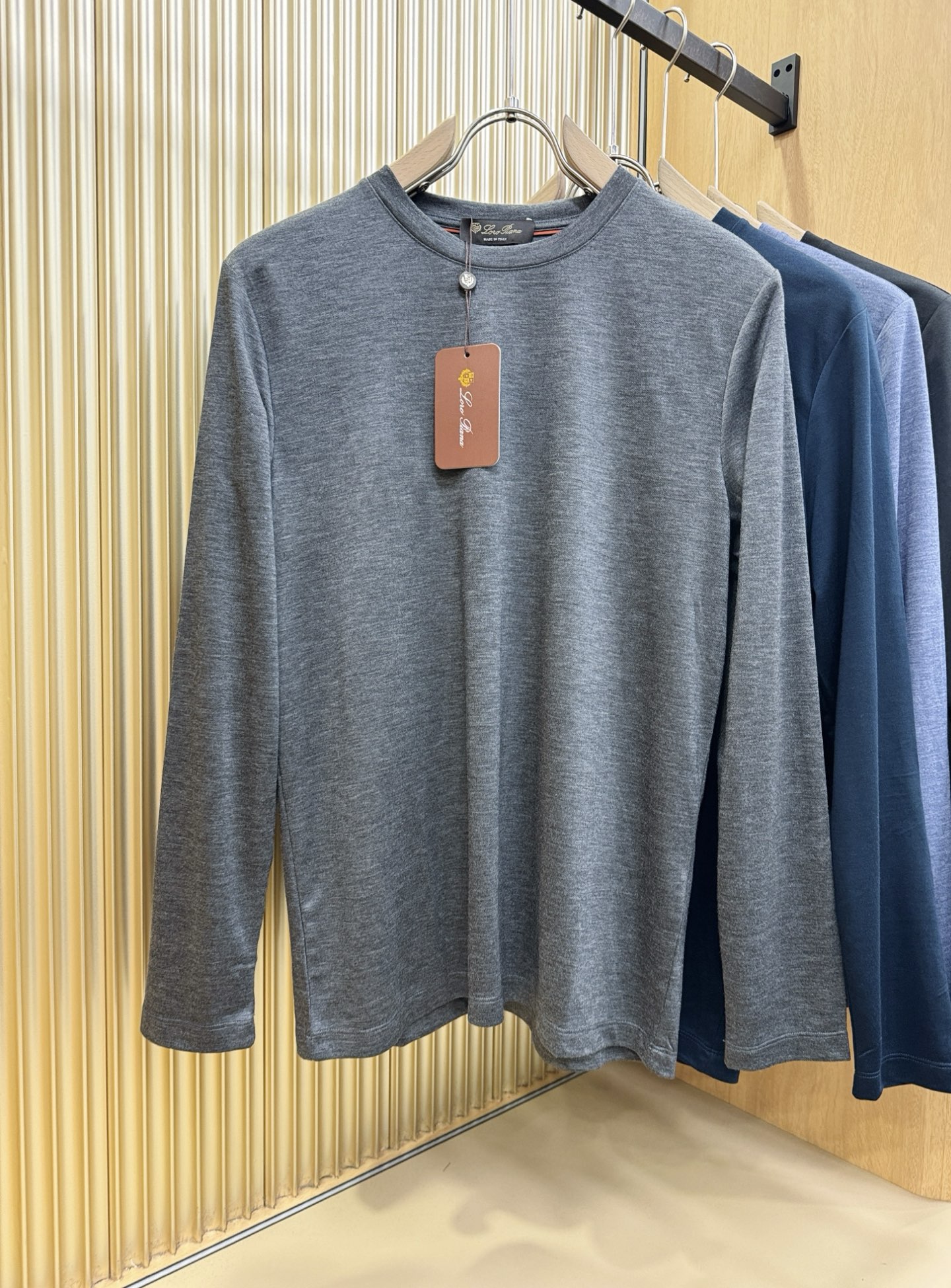 Loro Piana诺悠翩雅 2025ss秋冬新品 长袖T恤，经典Logo设计，百搭款 官网同步发售 定