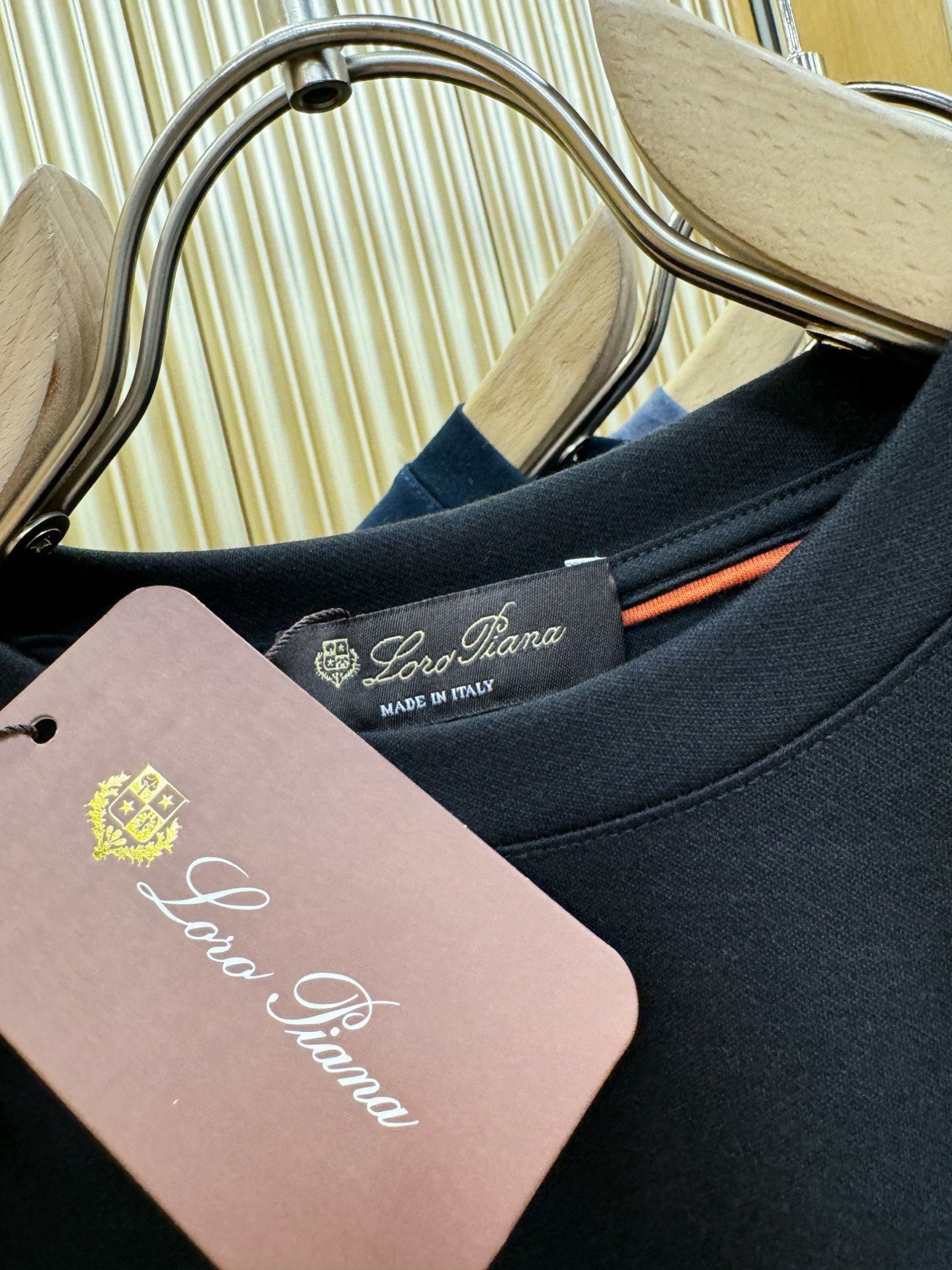 Loro Piana诺悠翩雅 2025ss秋冬新品 长袖T恤，经典Logo设计，百搭款 官网同步发售 定