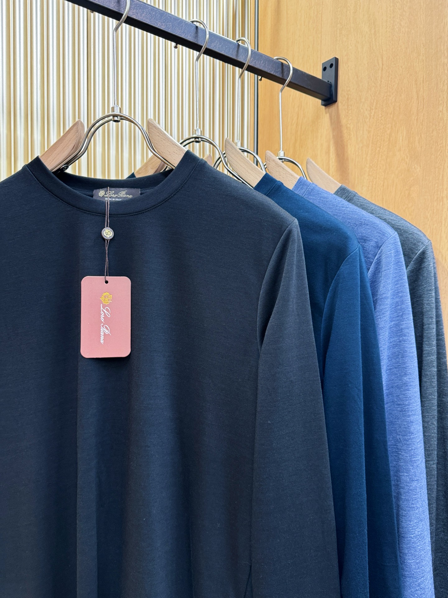 Loro Piana诺悠翩雅 2025ss秋冬新品 长袖T恤，经典Logo设计，百搭款 官网同步发售 定