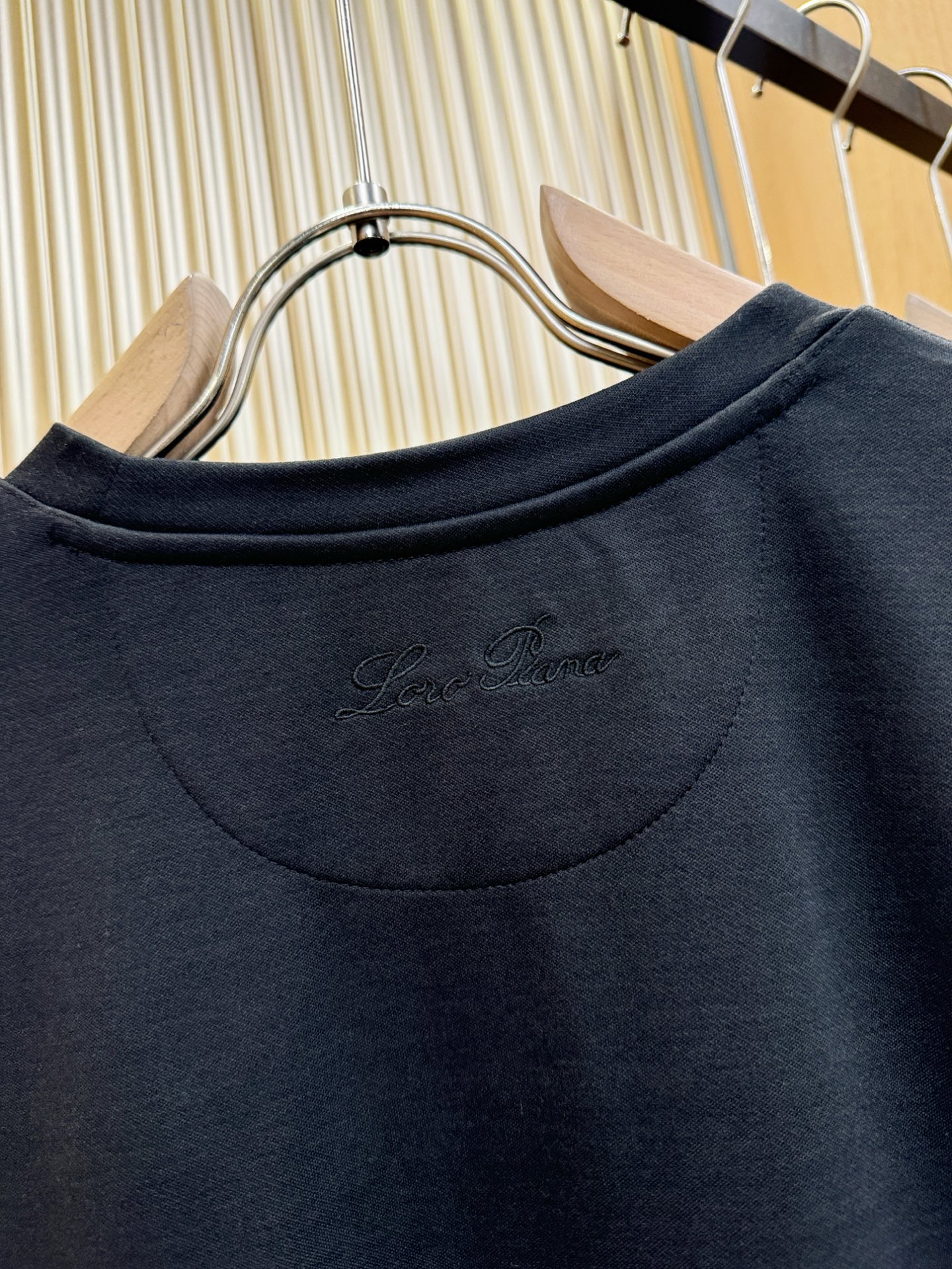 Loro Piana诺悠翩雅 2025ss秋冬新品 长袖T恤，经典Logo设计，百搭款 官网同步发售 定