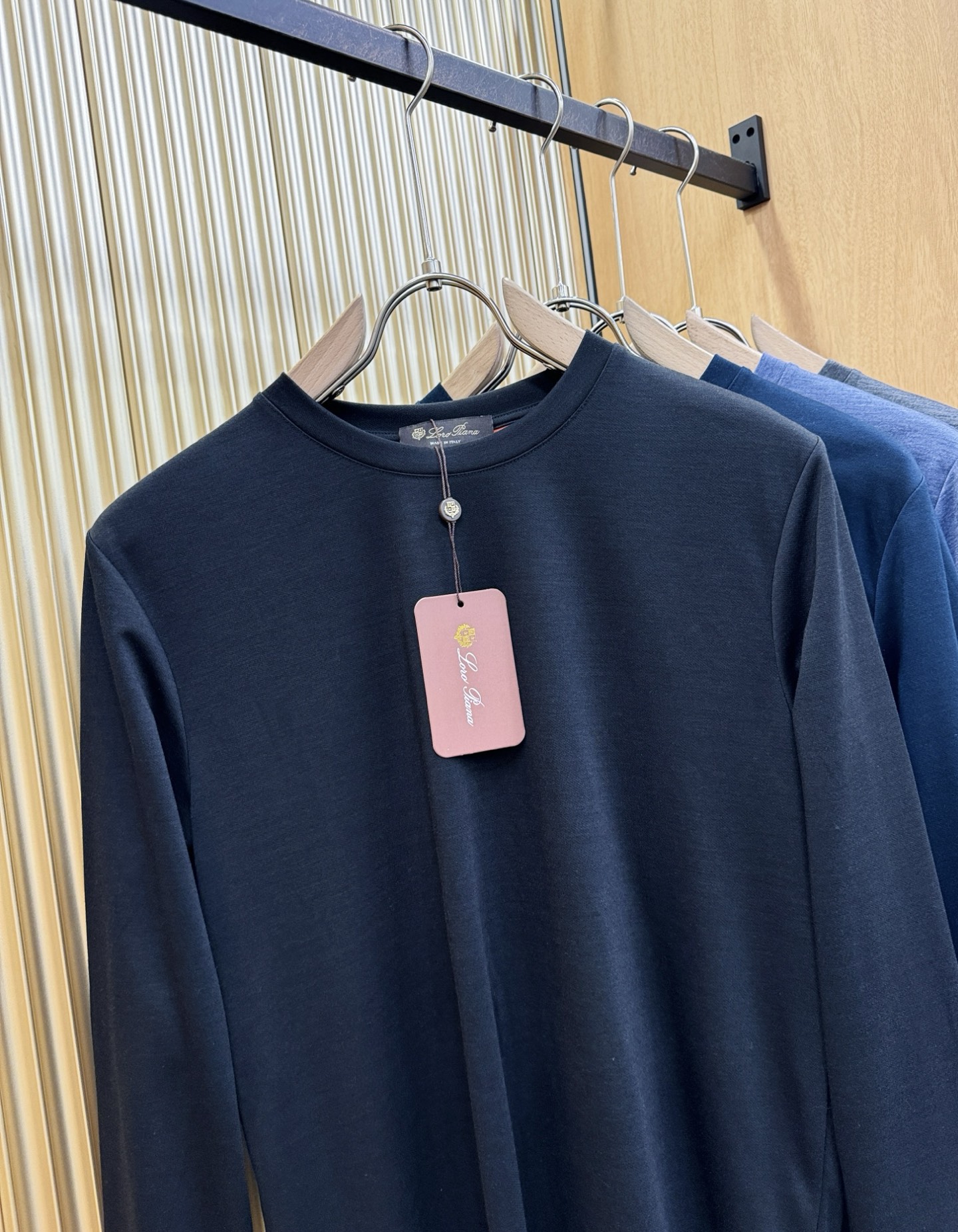 Loro Piana诺悠翩雅 2025ss秋冬新品 长袖T恤，经典Logo设计，百搭款 官网同步发售 定