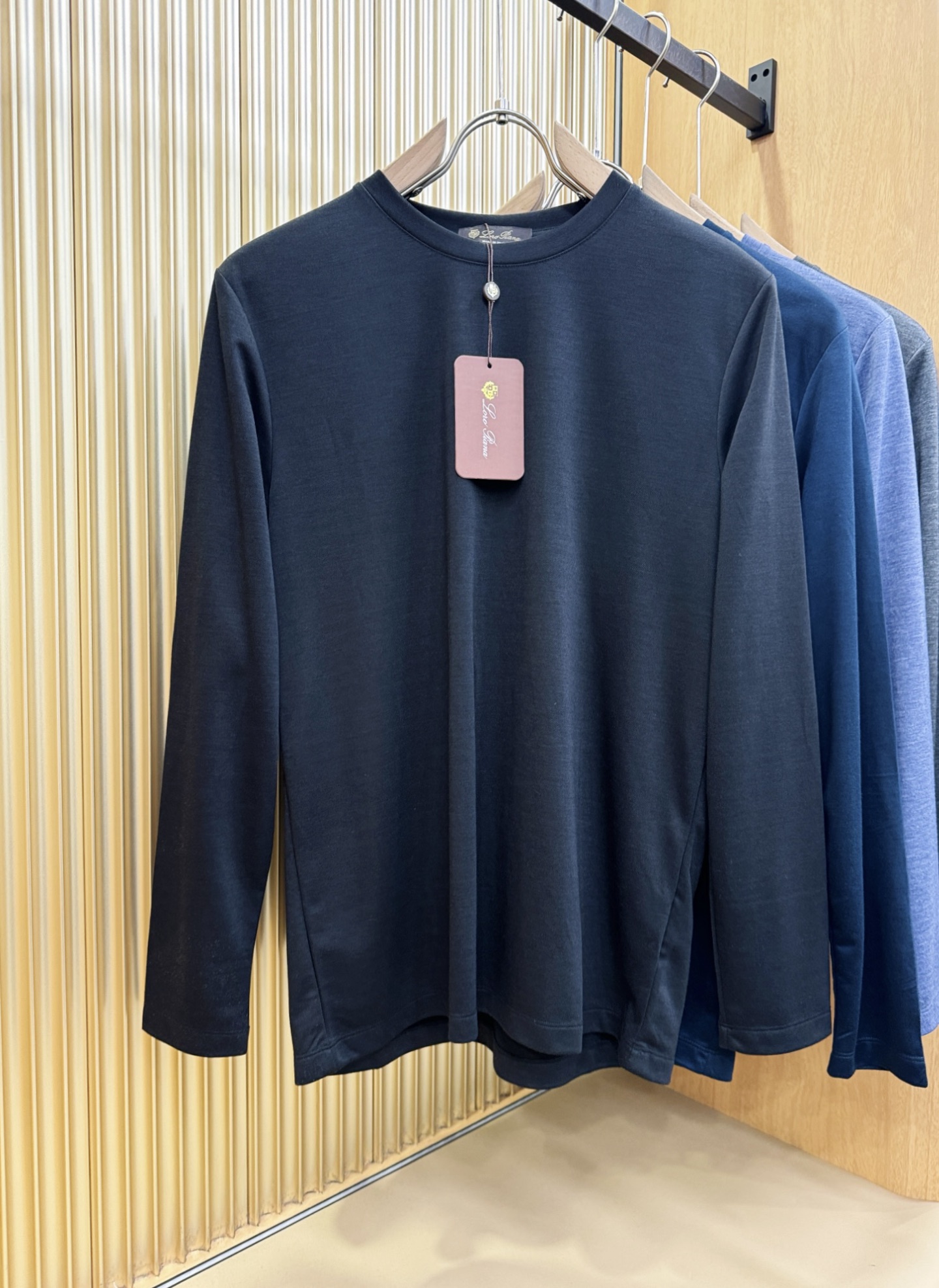 Loro Piana诺悠翩雅 2025ss秋冬新品 长袖T恤，经典Logo设计，百搭款 官网同步发售 定