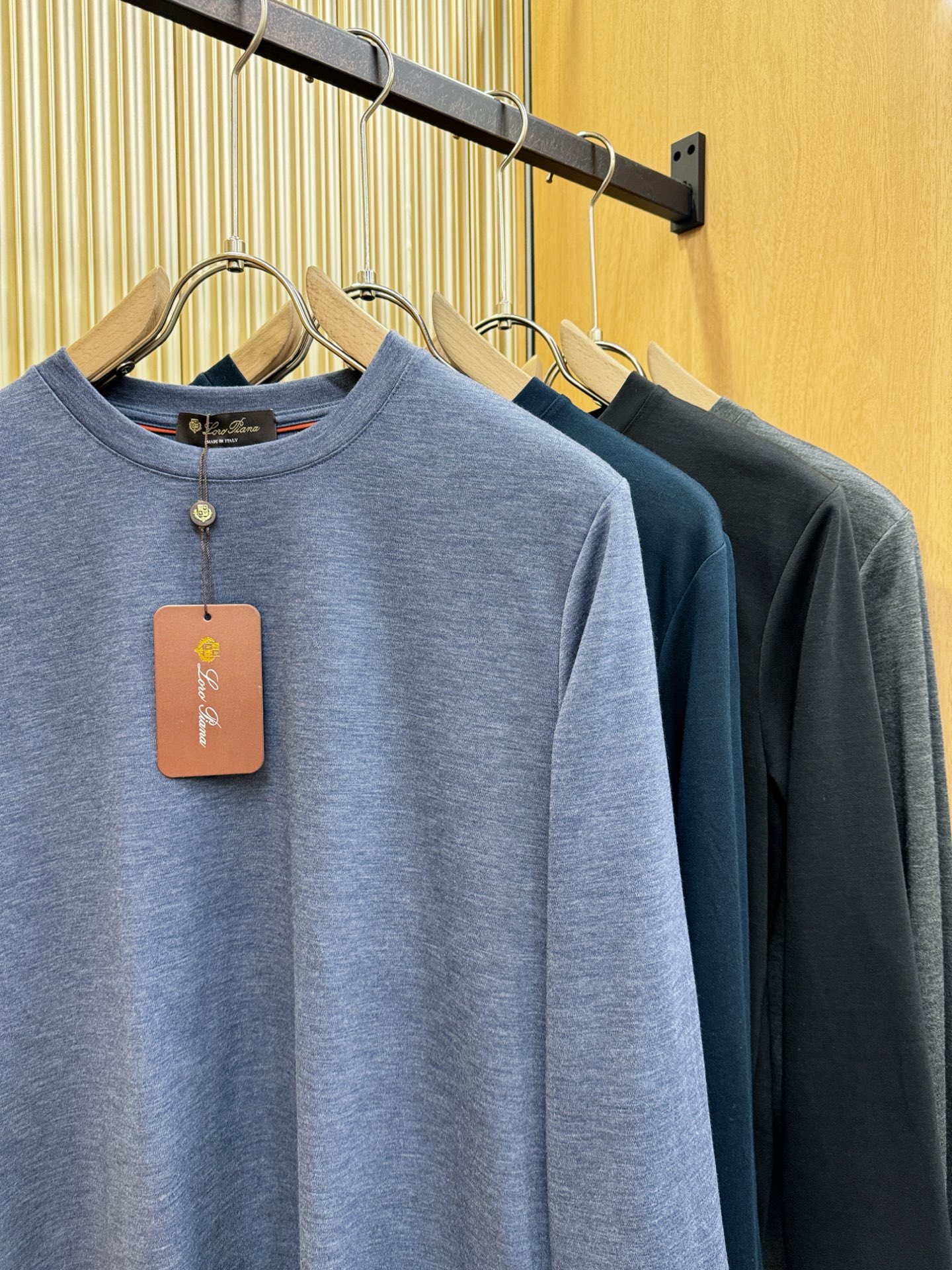 Loro Piana诺悠翩雅 2025ss秋冬新品 长袖T恤，经典Logo设计，百搭款 官网同步发售 定