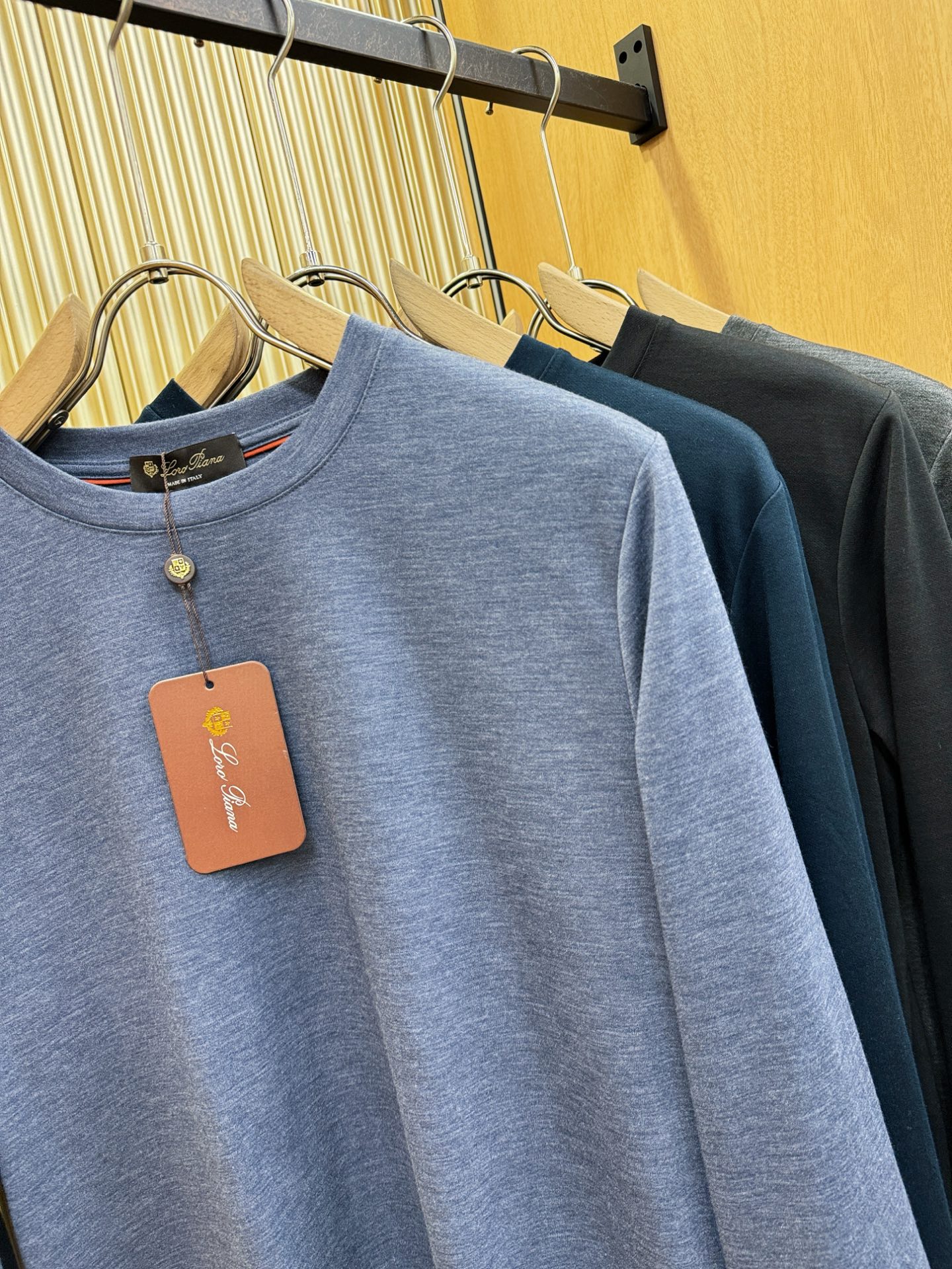 Loro Piana诺悠翩雅 2025ss秋冬新品 长袖T恤，经典Logo设计，百搭款 官网同步发售 定