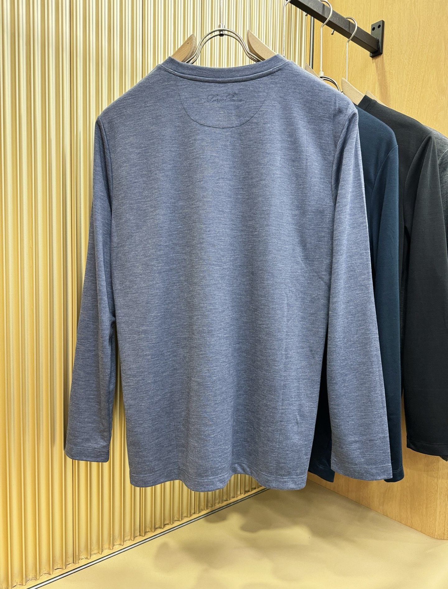 Loro Piana诺悠翩雅 2025ss秋冬新品 长袖T恤，经典Logo设计，百搭款 官网同步发售 定