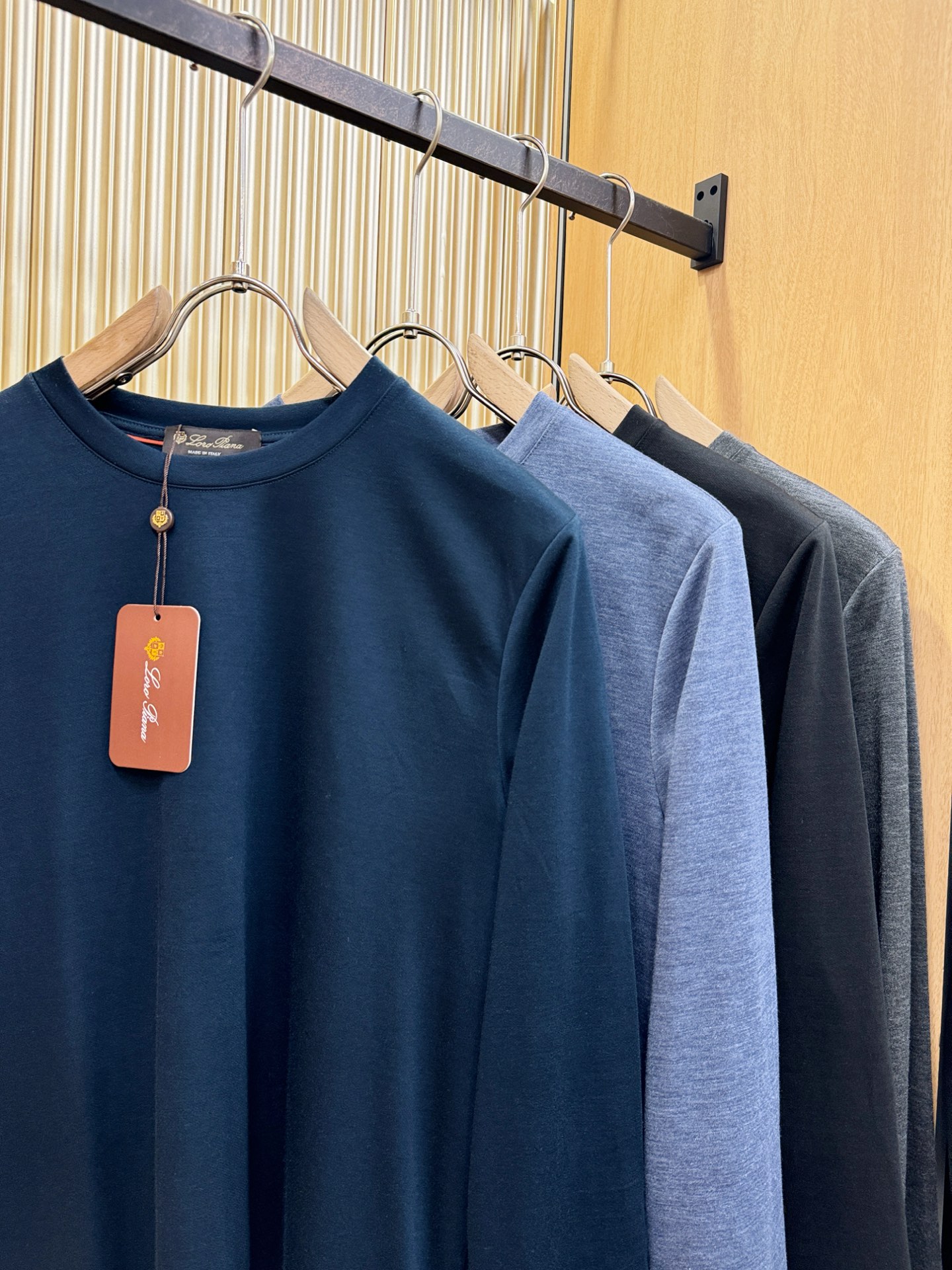 Loro Piana诺悠翩雅 2025ss秋冬新品 长袖T恤，经典Logo设计，百搭款 官网同步发售 定