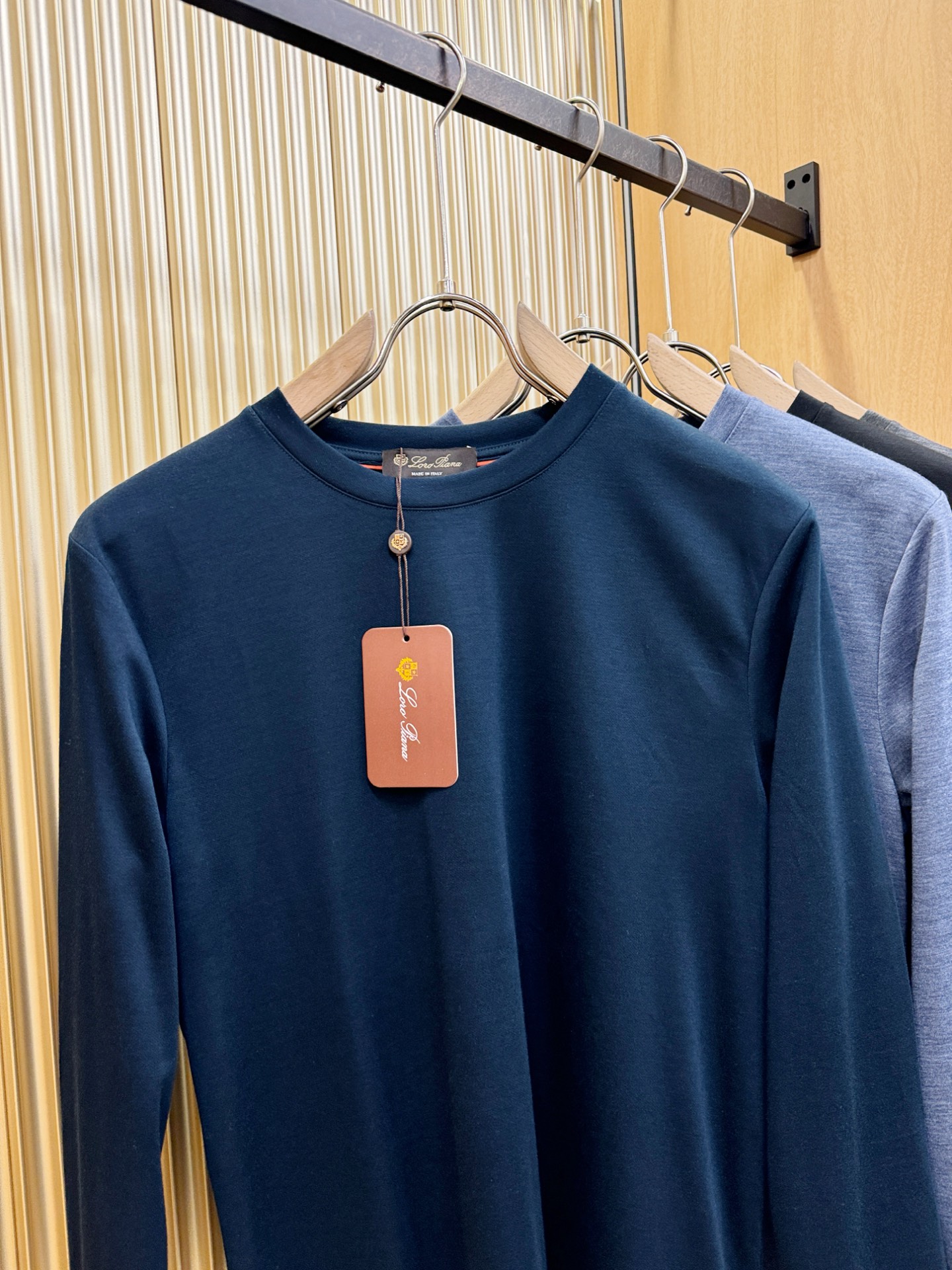 Loro Piana诺悠翩雅 2025ss秋冬新品 长袖T恤，经典Logo设计，百搭款 官网同步发售 定