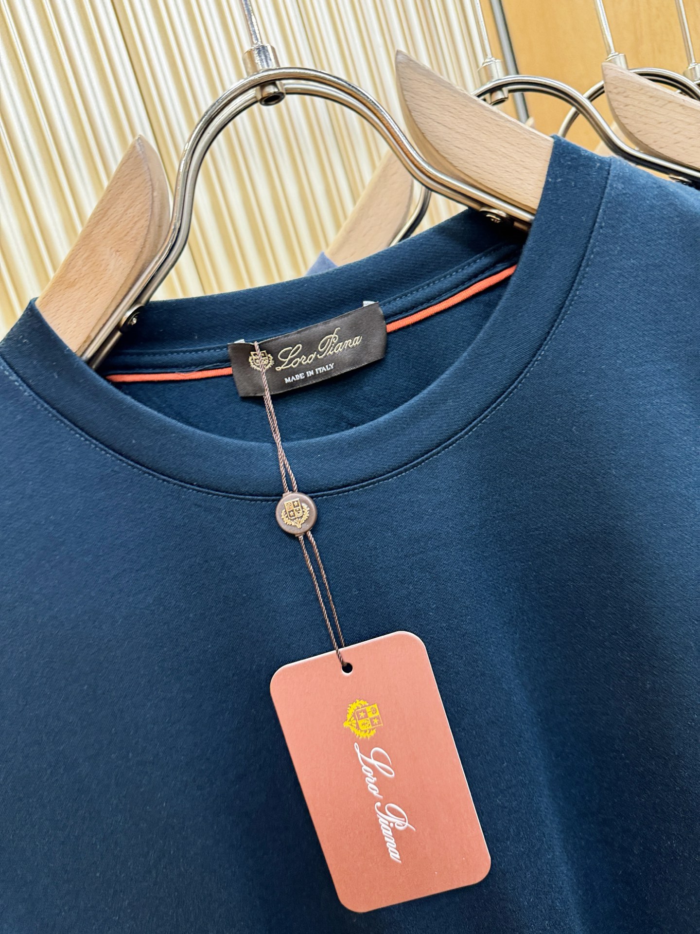 Loro Piana诺悠翩雅 2025ss秋冬新品 长袖T恤，经典Logo设计，百搭款 官网同步发售 定