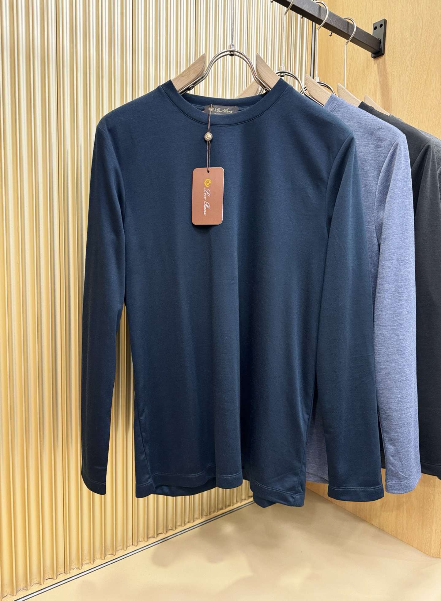 Loro Piana诺悠翩雅 2025ss秋冬新品 长袖T恤，经典Logo设计，百搭款 官网同步发售 定