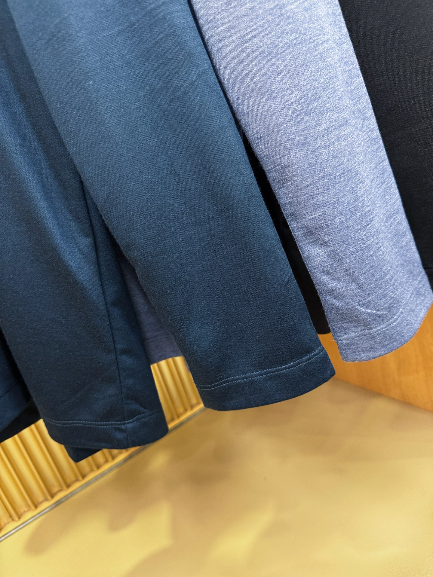 Loro Piana诺悠翩雅 2025ss秋冬新品 长袖T恤，经典Logo设计，百搭款 官网同步发售 定