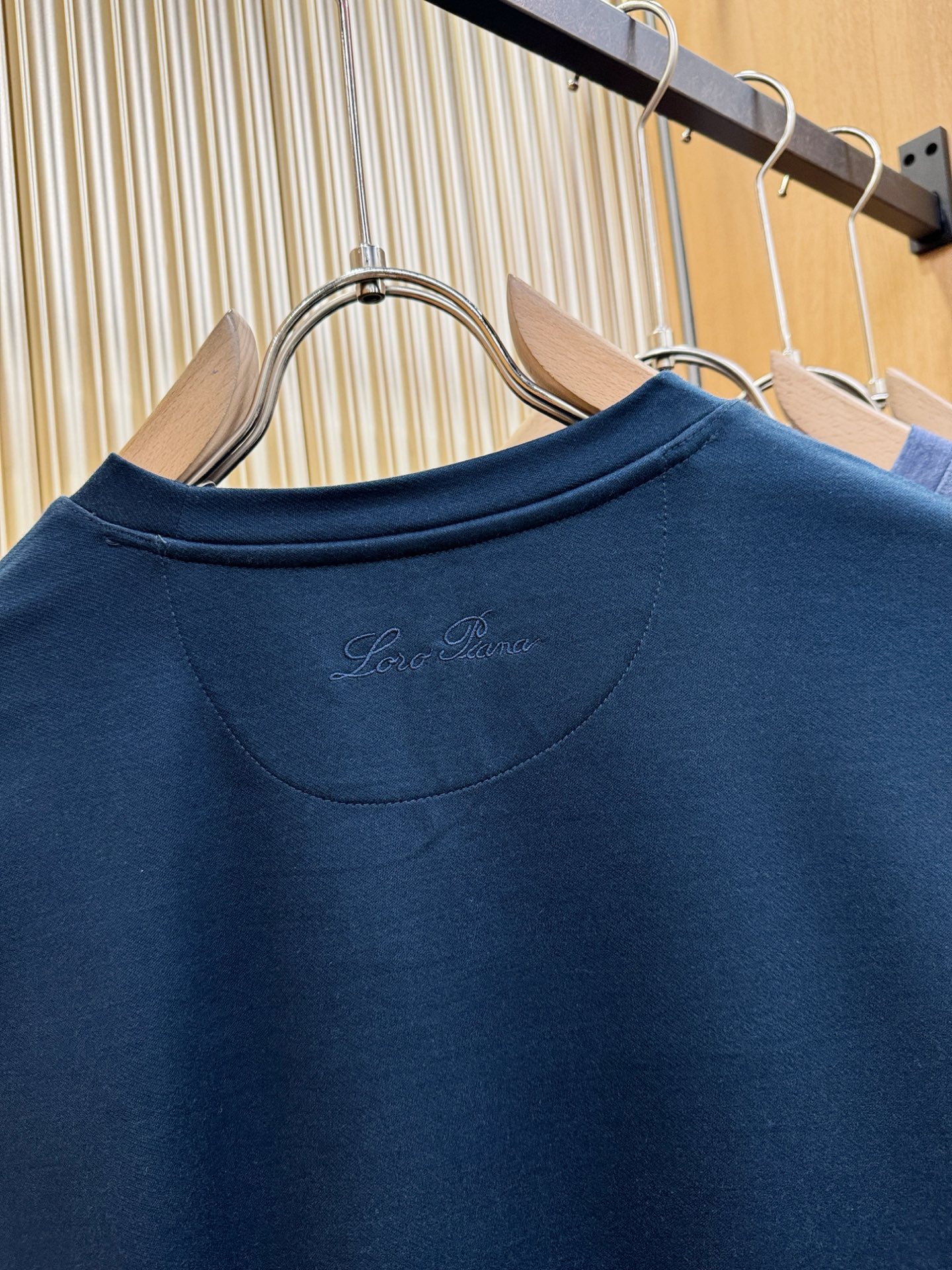 Loro Piana诺悠翩雅 2025ss秋冬新品 长袖T恤，经典Logo设计，百搭款 官网同步发售 定