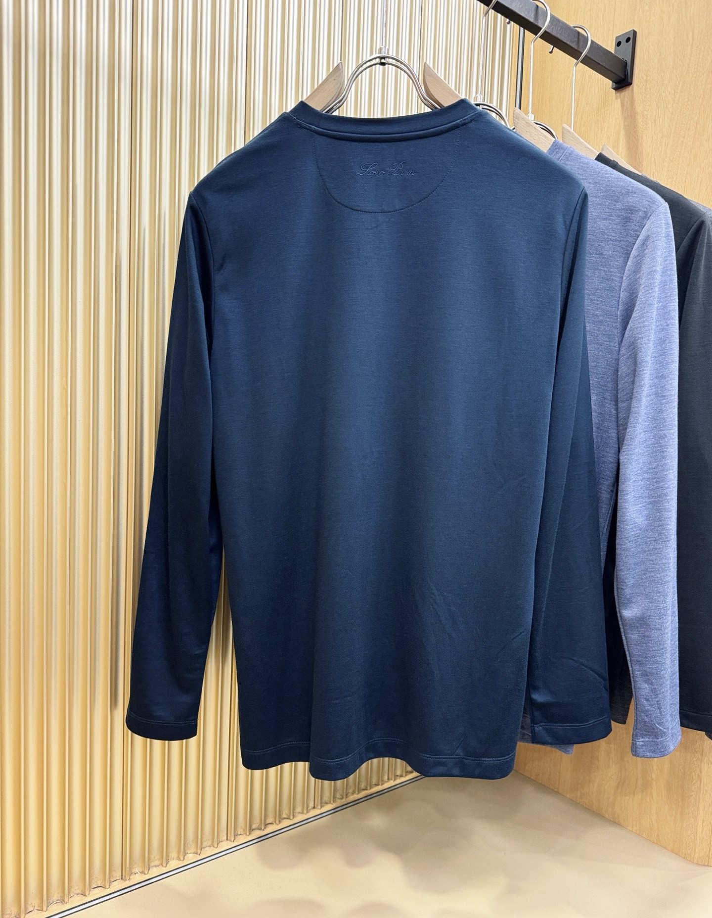 Loro Piana诺悠翩雅 2025ss秋冬新品 长袖T恤，经典Logo设计，百搭款 官网同步发售 定
