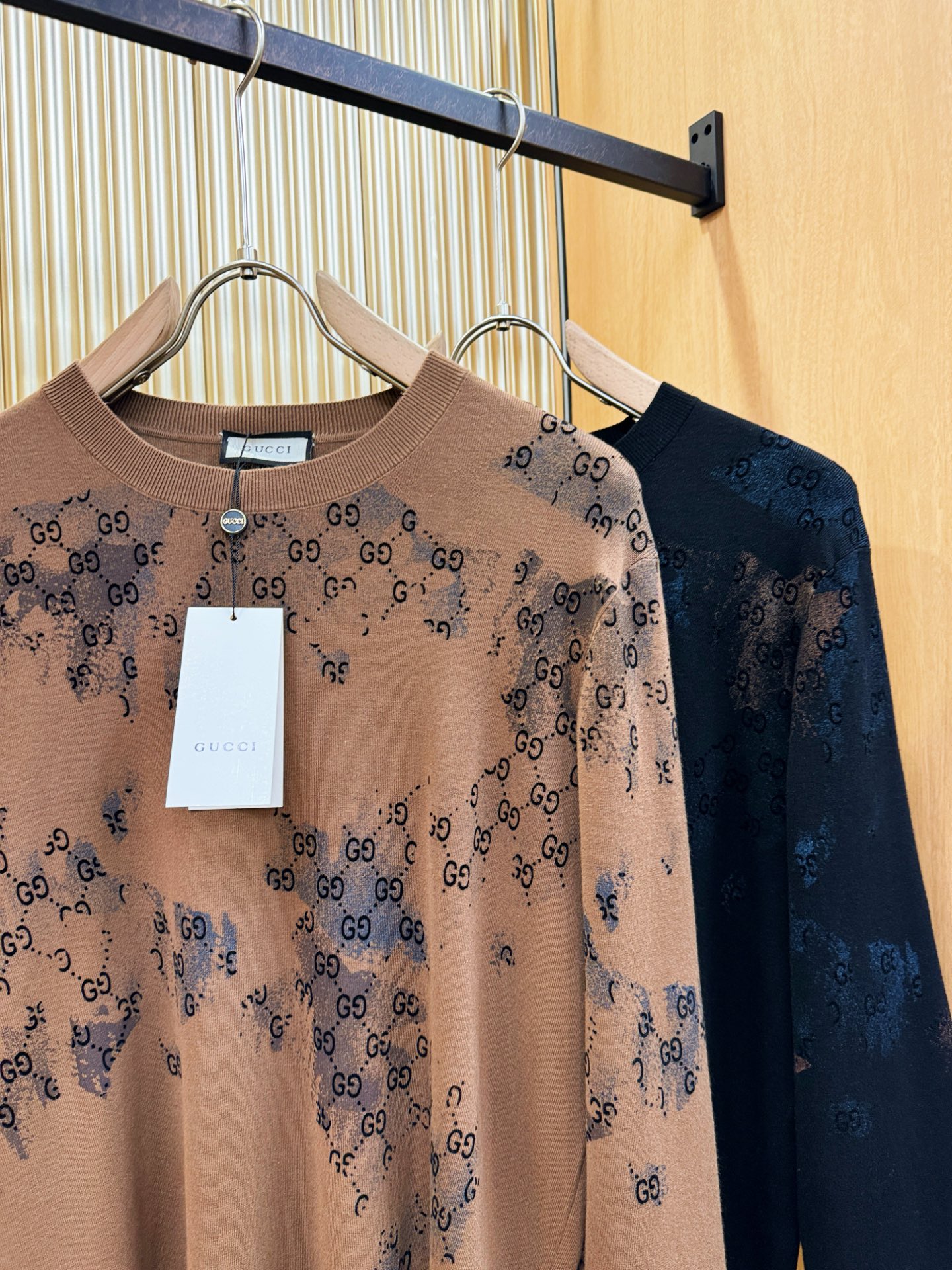 Gucci古奇 2025秋冬新款毛衣，桑蚕丝+绵羊毛，顶级桑蚕丝绵羊毛面料，手感柔软。 logo图案设计