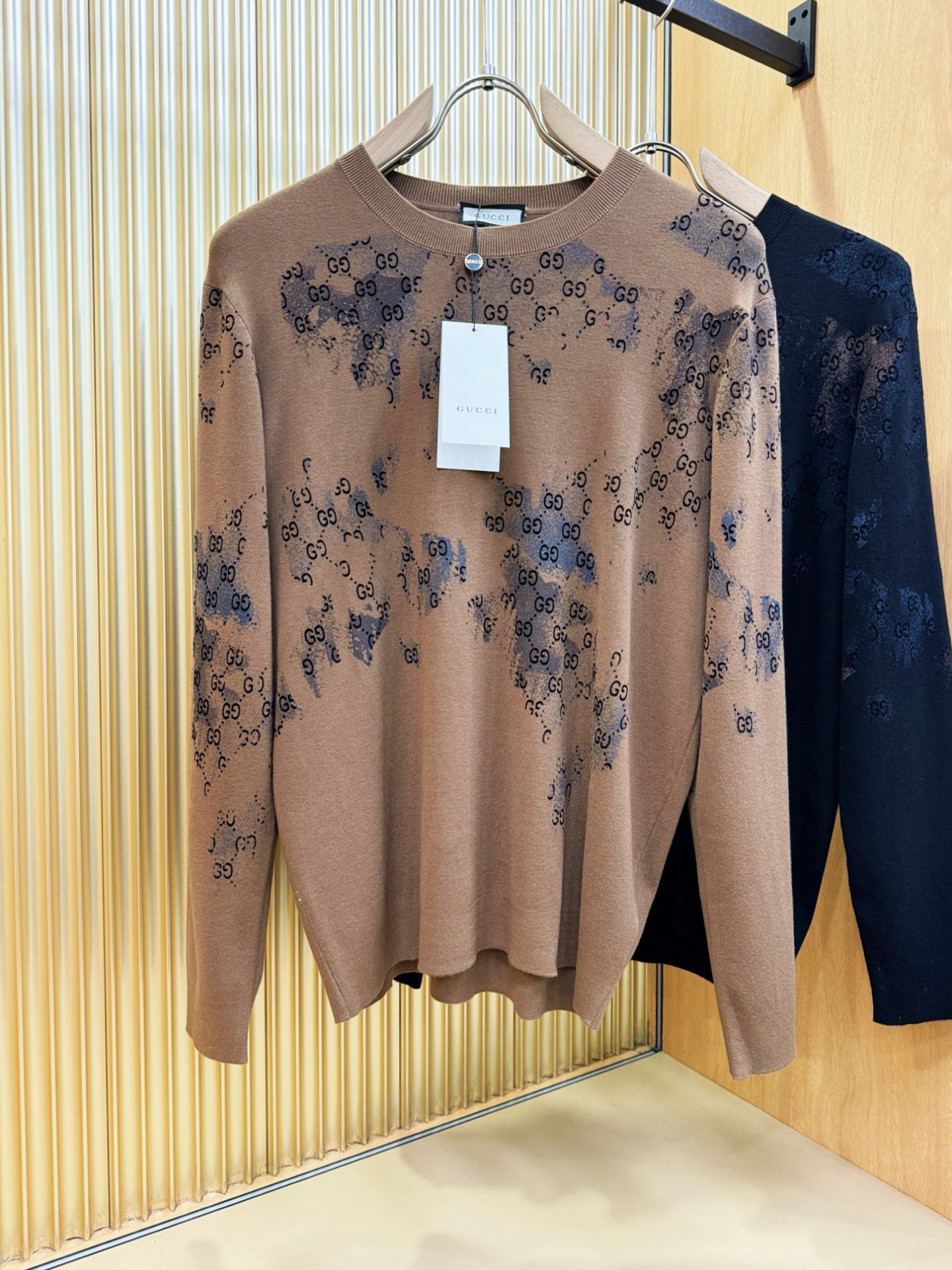 Gucci古奇 2025秋冬新款毛衣，桑蚕丝+绵羊毛，顶级桑蚕丝绵羊毛面料，手感柔软。 logo图案设计