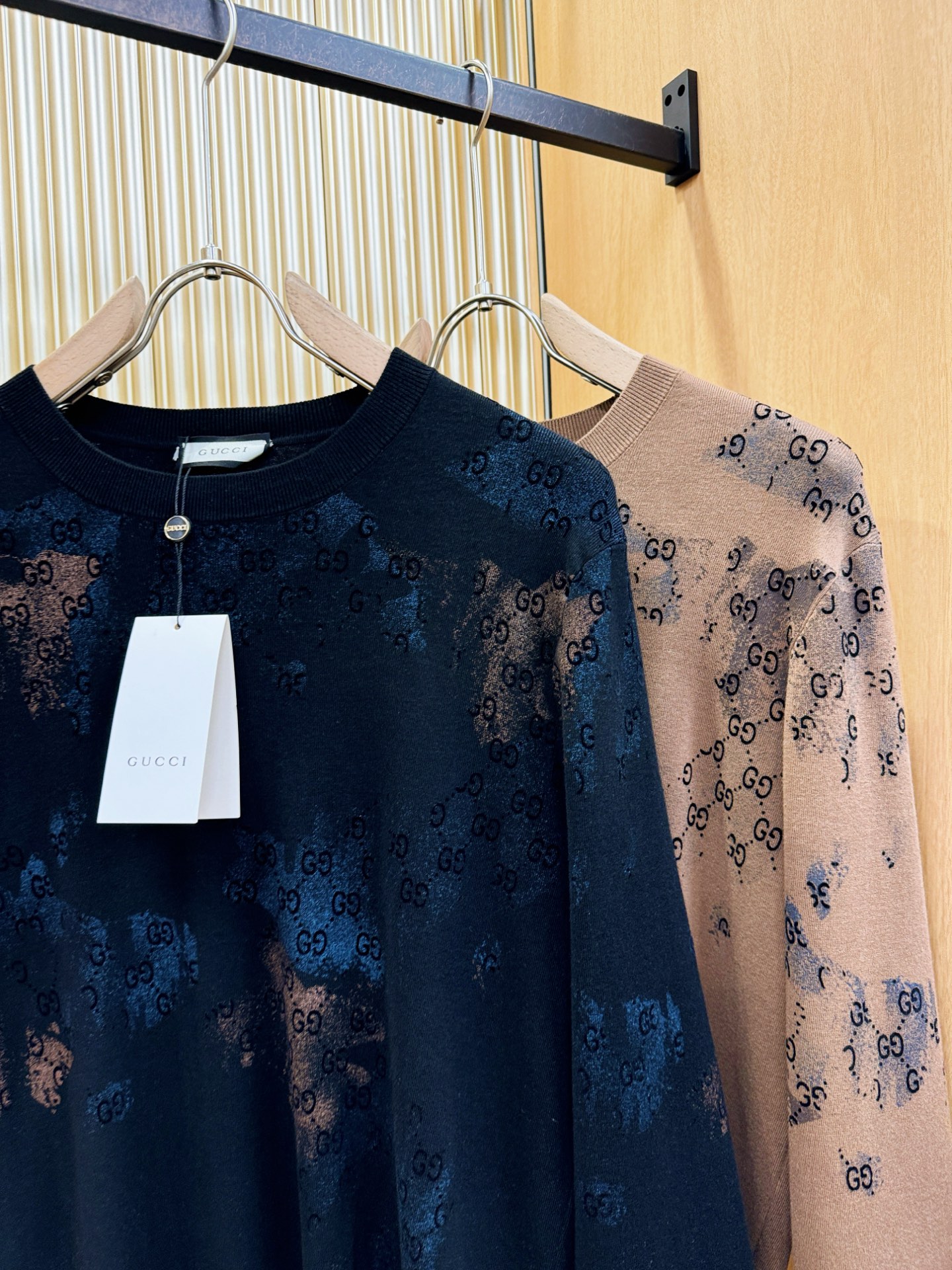 Gucci古奇 2025秋冬新款毛衣，桑蚕丝+绵羊毛，顶级桑蚕丝绵羊毛面料，手感柔软。 logo图案设计