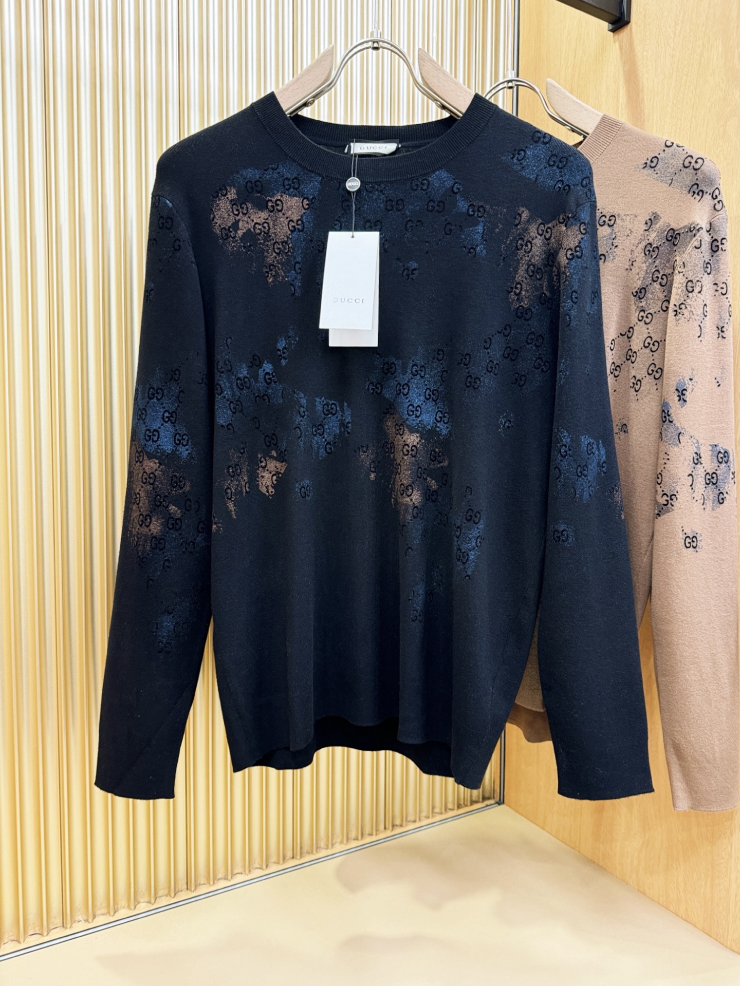 Gucci古奇 2025秋冬新款毛衣，桑蚕丝+绵羊毛，顶级桑蚕丝绵羊毛面料，手感柔软。 logo图案设计