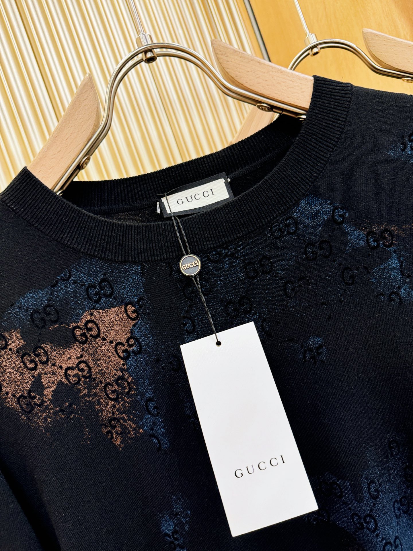 Gucci古奇 2025秋冬新款毛衣，桑蚕丝+绵羊毛，顶级桑蚕丝绵羊毛面料，手感柔软。 logo图案设计