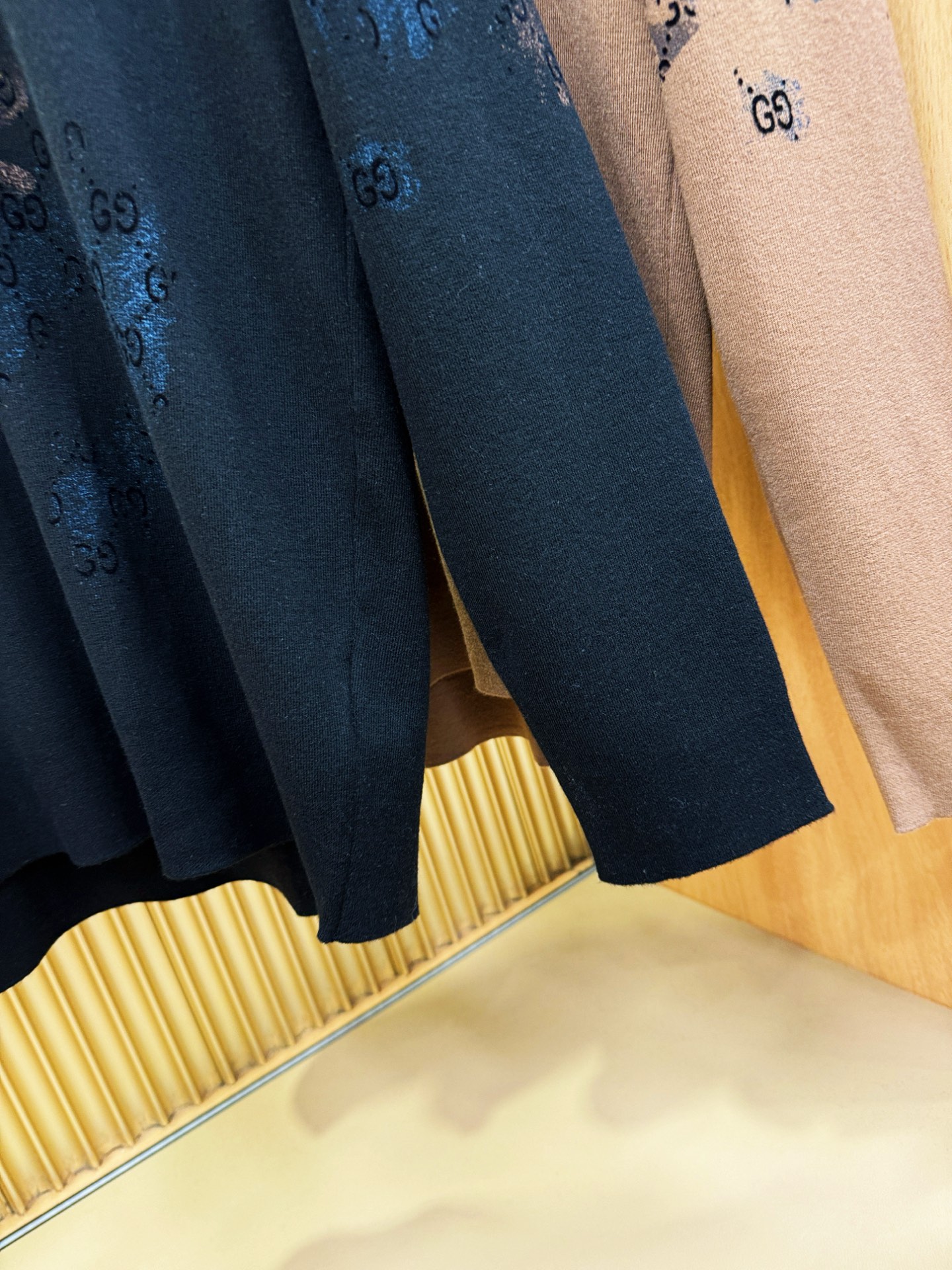 Gucci古奇 2025秋冬新款毛衣，桑蚕丝+绵羊毛，顶级桑蚕丝绵羊毛面料，手感柔软。 logo图案设计