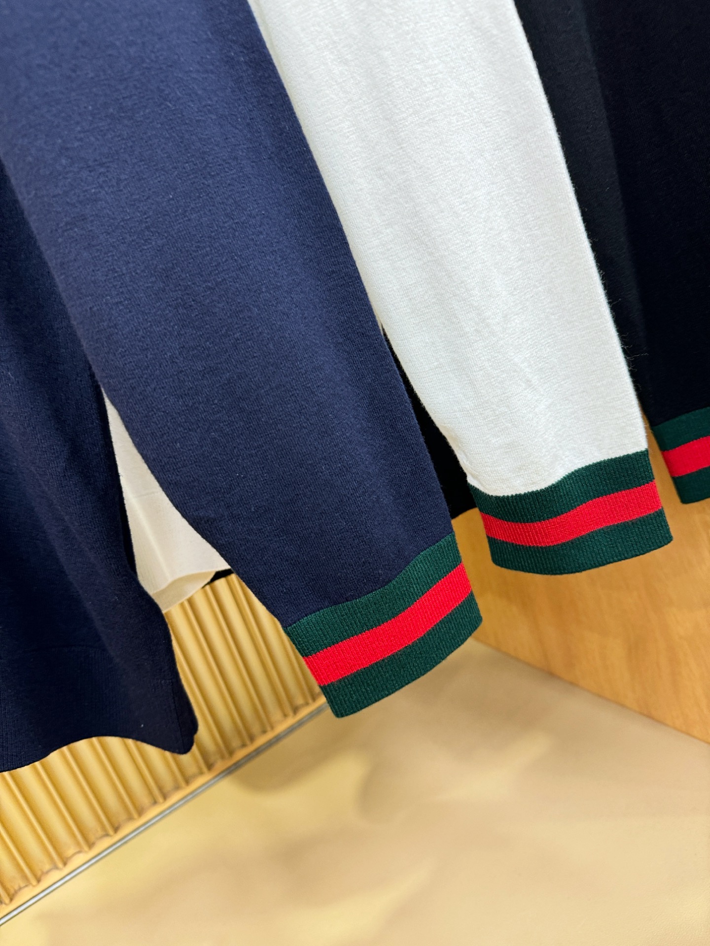 Gucci古奇 2025秋冬新款毛衣，桑蚕丝+绵羊毛，顶级桑蚕丝绵羊毛面料，手感柔软。 logo图案设计