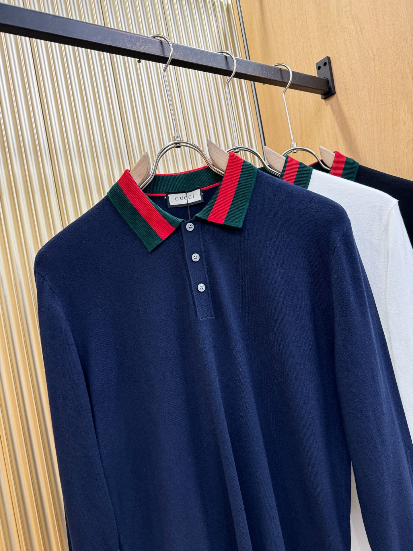 Gucci古奇 2025秋冬新款毛衣，桑蚕丝+绵羊毛，顶级桑蚕丝绵羊毛面料，手感柔软。 logo图案设计