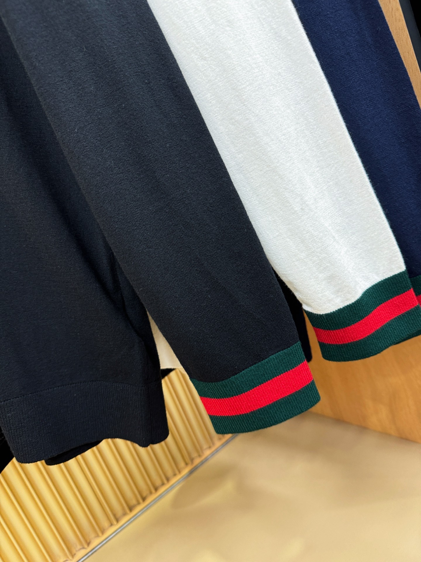 Gucci古奇 2025秋冬新款毛衣，桑蚕丝+绵羊毛，顶级桑蚕丝绵羊毛面料，手感柔软。 logo图案设计