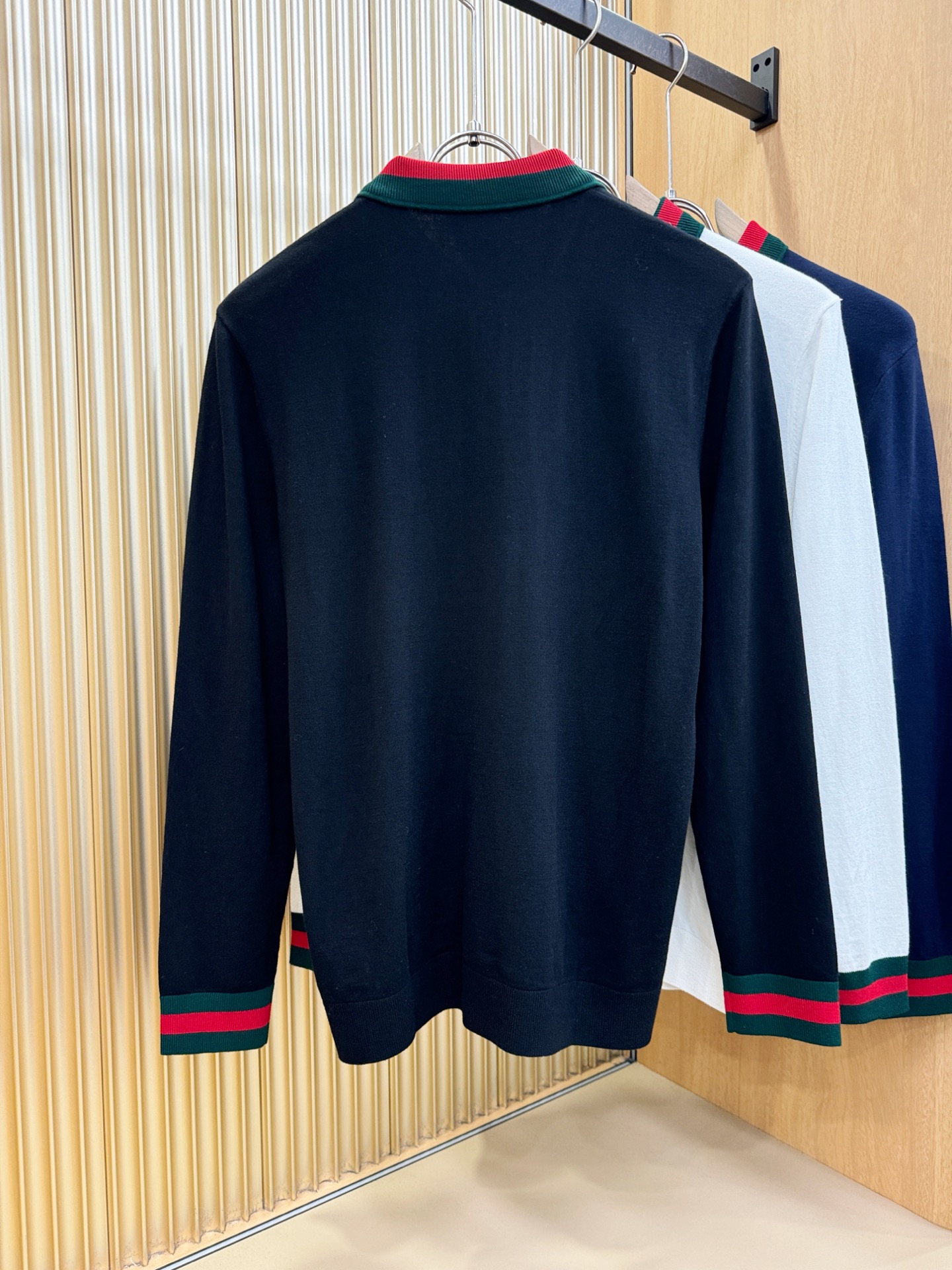 Gucci古奇 2025秋冬新款毛衣，桑蚕丝+绵羊毛，顶级桑蚕丝绵羊毛面料，手感柔软。 logo图案设计