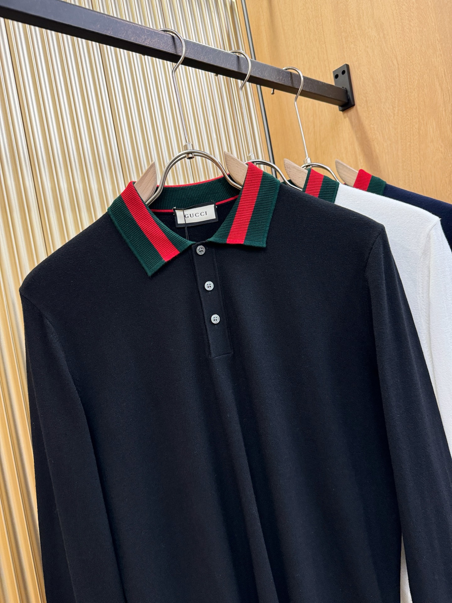 Gucci古奇 2025秋冬新款毛衣，桑蚕丝+绵羊毛，顶级桑蚕丝绵羊毛面料，手感柔软。 logo图案设计