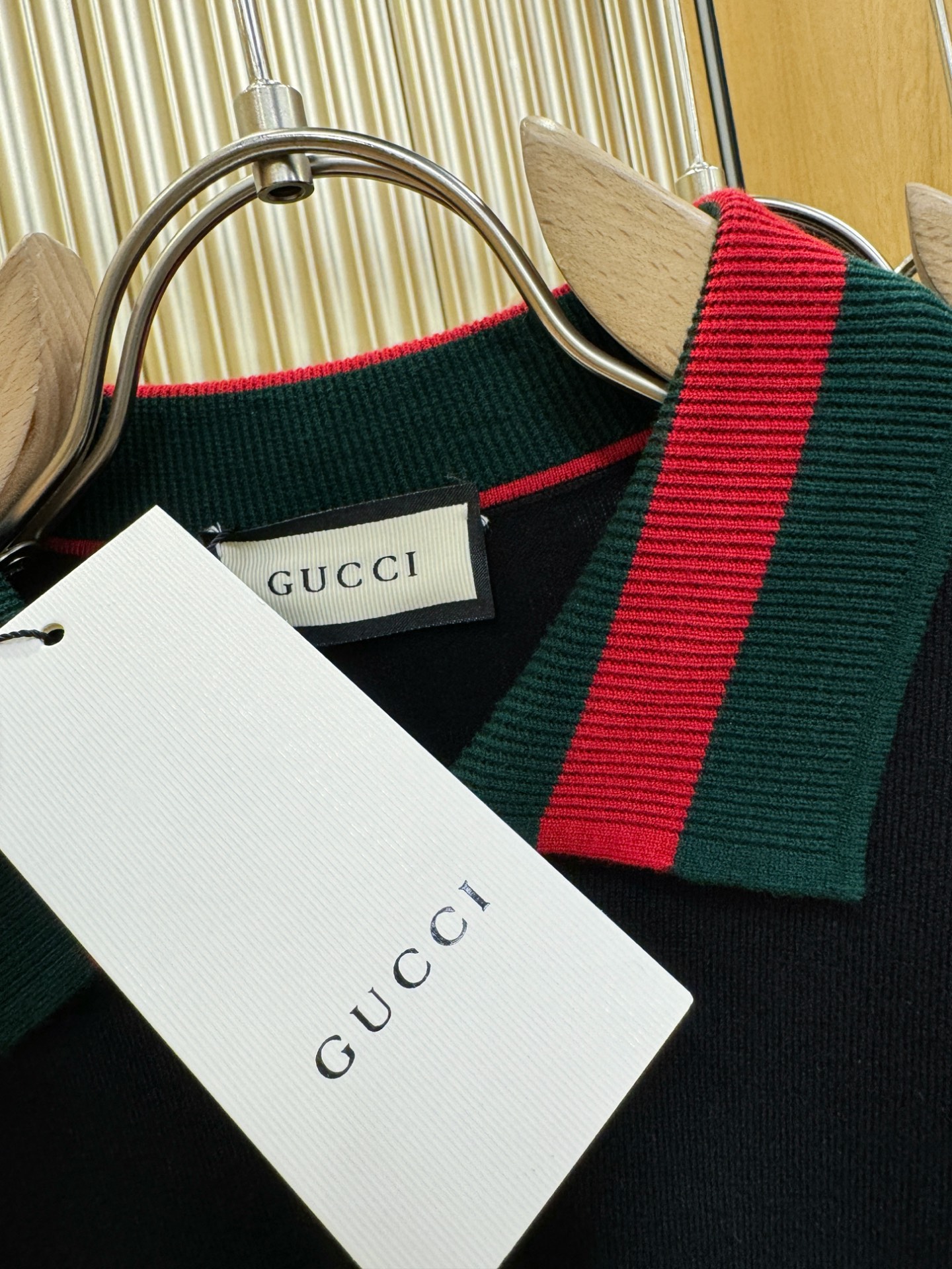 Gucci古奇 2025秋冬新款毛衣，桑蚕丝+绵羊毛，顶级桑蚕丝绵羊毛面料，手感柔软。 logo图案设计