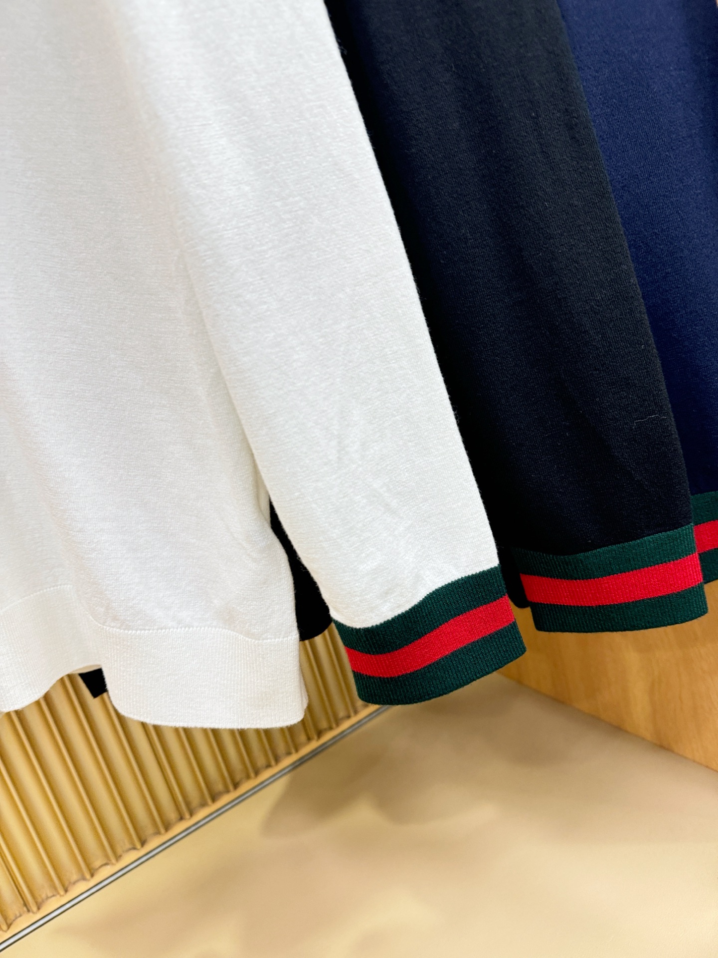 Gucci古奇 2025秋冬新款毛衣，桑蚕丝+绵羊毛，顶级桑蚕丝绵羊毛面料，手感柔软。 logo图案设计