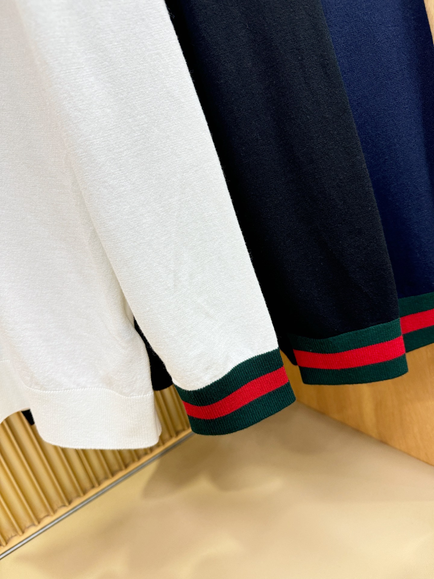 Gucci古奇 2025秋冬新款毛衣，桑蚕丝+绵羊毛，顶级桑蚕丝绵羊毛面料，手感柔软。 logo图案设计