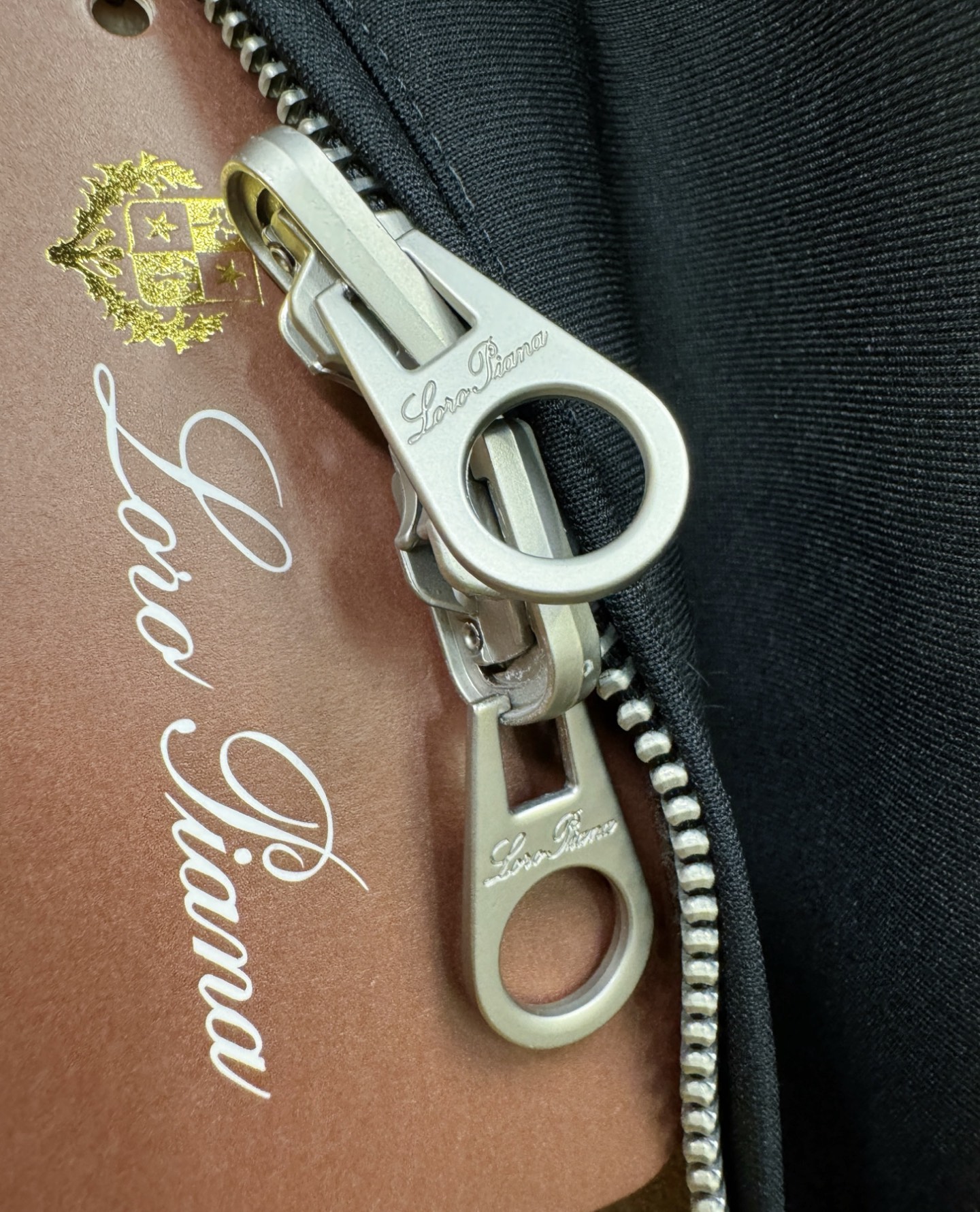 双面可穿！Loro Piana诺悠翩雅 2025秋冬新款夹克外套，原单狠货 意大利进口面料时尚夹克外套。