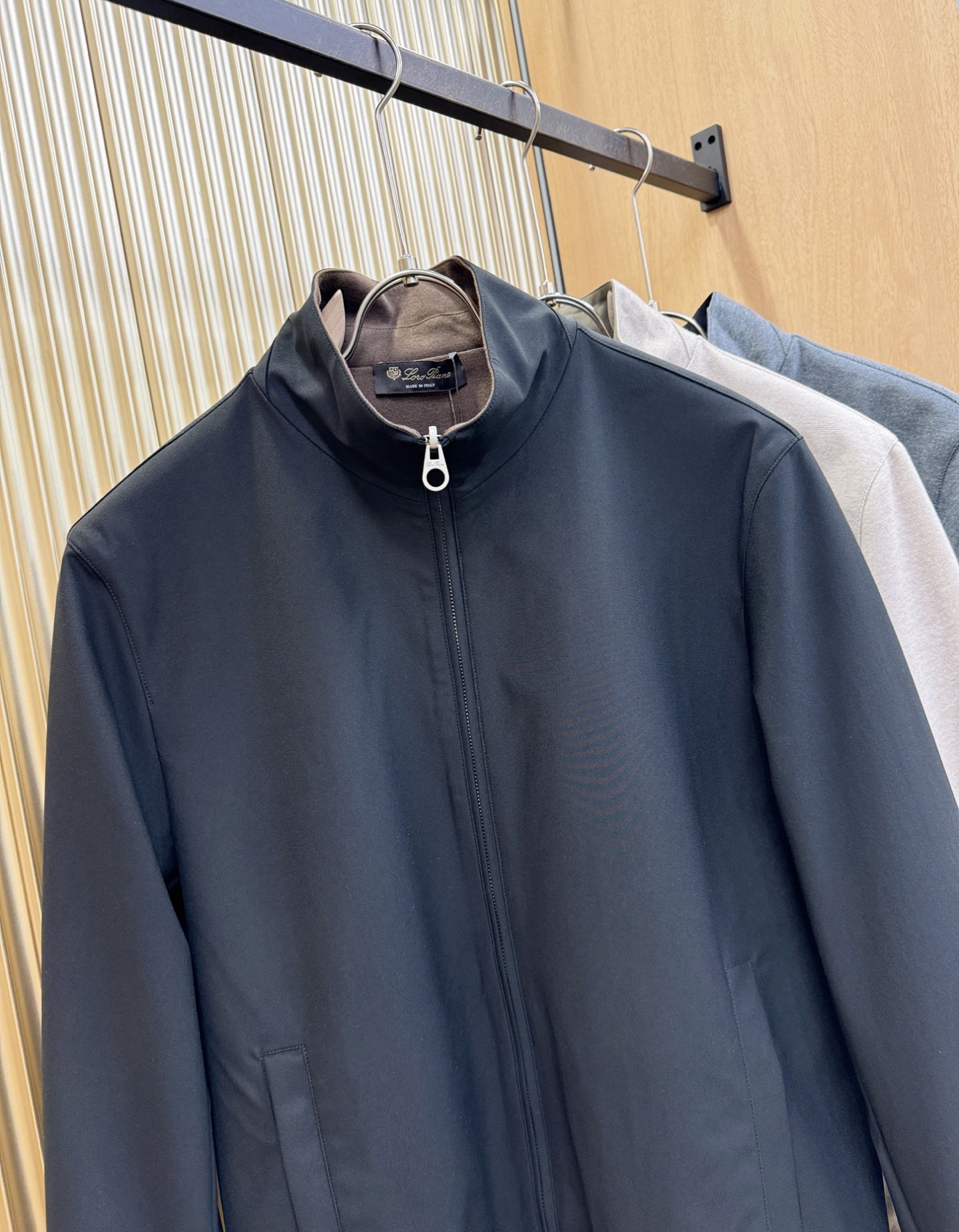 双面可穿！Loro Piana诺悠翩雅 2025秋冬新款夹克外套，原单狠货 意大利进口面料时尚夹克外套。
