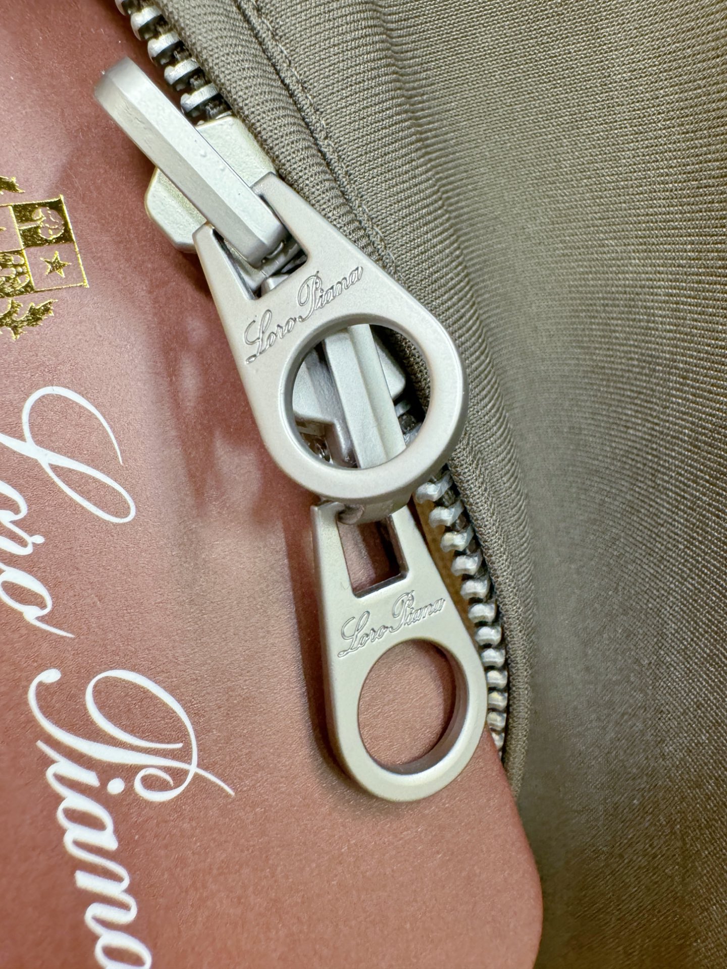 双面可穿！Loro Piana诺悠翩雅 2025秋冬新款夹克外套，原单狠货 意大利进口面料时尚夹克外套。