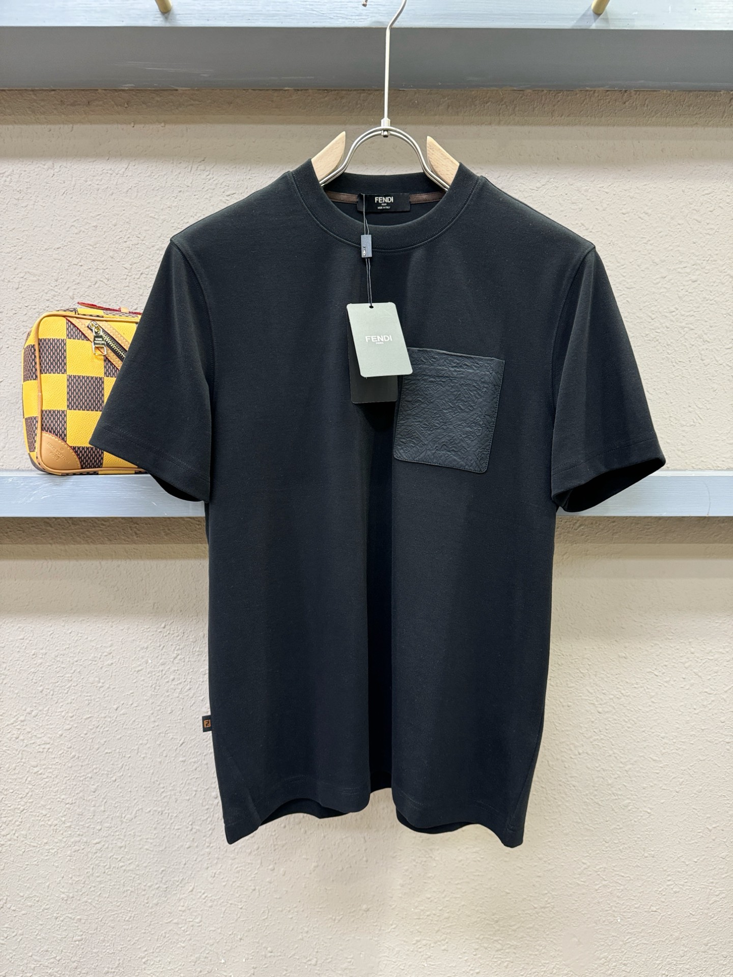 FENDI芬迪 顶级品质 2025秋冬新品短袖！原版定制面料，手感柔软。顶级进口私货，时尚设计潮流短袖，