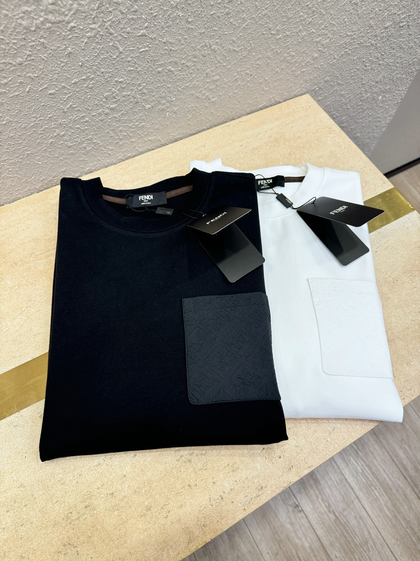 FENDI芬迪 顶级品质 2025秋冬新品短袖！原版定制面料，手感柔软。顶级进口私货，时尚设计潮流短袖，