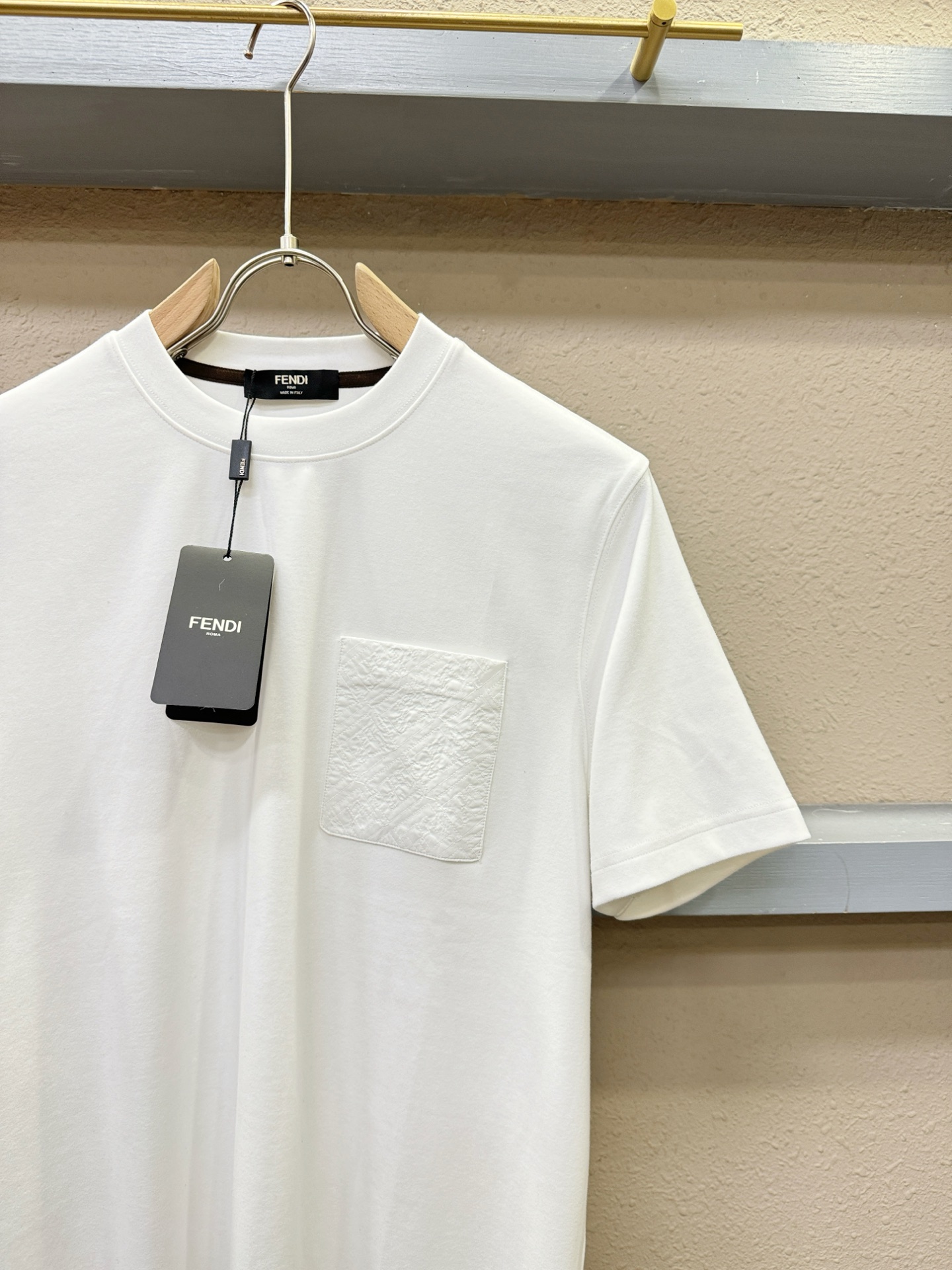 FENDI芬迪 顶级品质 2025秋冬新品短袖！原版定制面料，手感柔软。顶级进口私货，时尚设计潮流短袖，