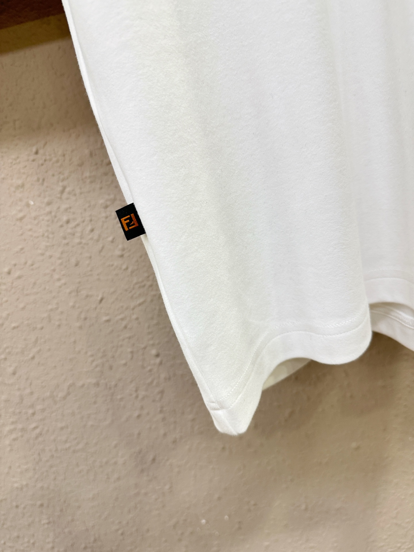 FENDI芬迪 顶级品质 2025秋冬新品短袖！原版定制面料，手感柔软。顶级进口私货，时尚设计潮流短袖，