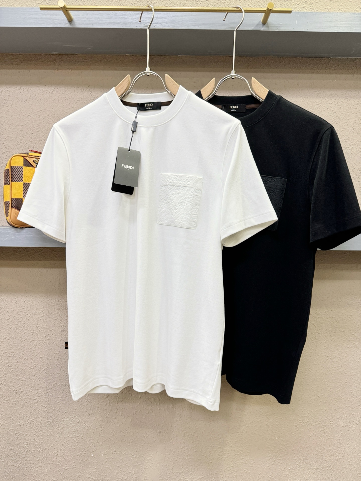 FENDI芬迪 顶级品质 2025秋冬新品短袖！原版定制面料，手感柔软。顶级进口私货，时尚设计潮流短袖，