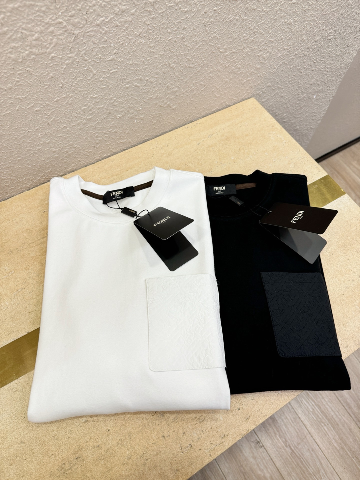 FENDI芬迪 顶级品质 2025秋冬新品短袖！原版定制面料，手感柔软。顶级进口私货，时尚设计潮流短袖，