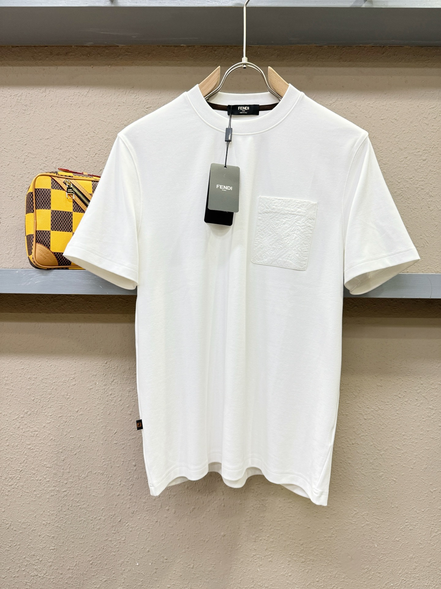 FENDI芬迪 顶级品质 2025秋冬新品短袖！原版定制面料，手感柔软。顶级进口私货，时尚设计潮流短袖，