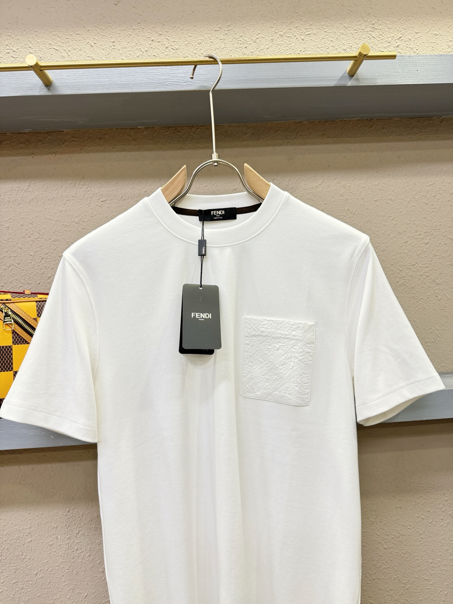 FENDI芬迪 顶级品质 2025秋冬新品短袖！原版定制面料，手感柔软。顶级进口私货，时尚设计潮流短袖，