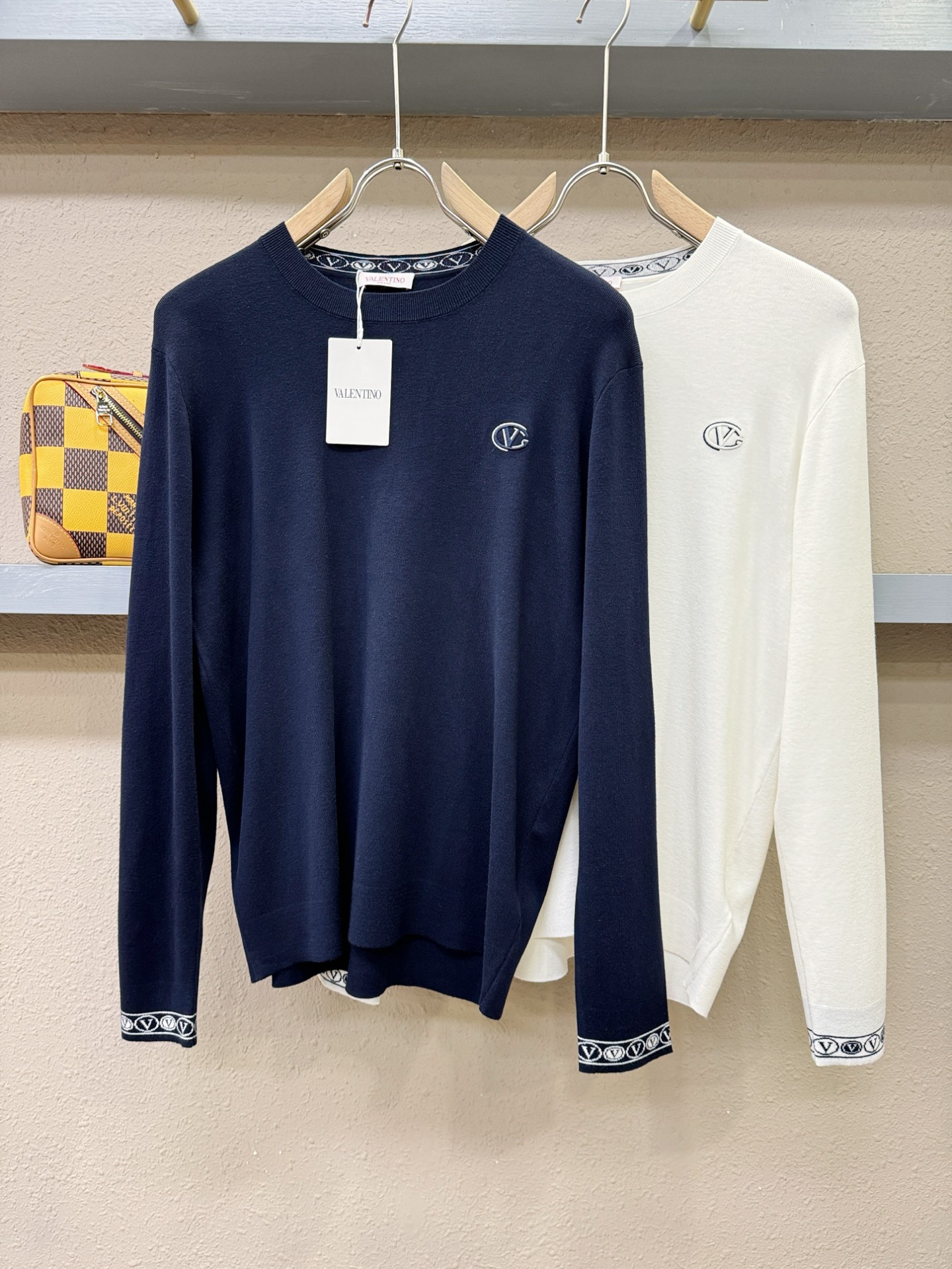 VALENTINO华伦天奴 2025秋冬新款毛衣，桑蚕丝+绵羊毛，顶级桑蚕丝绵羊毛面料，手感柔软。 lo