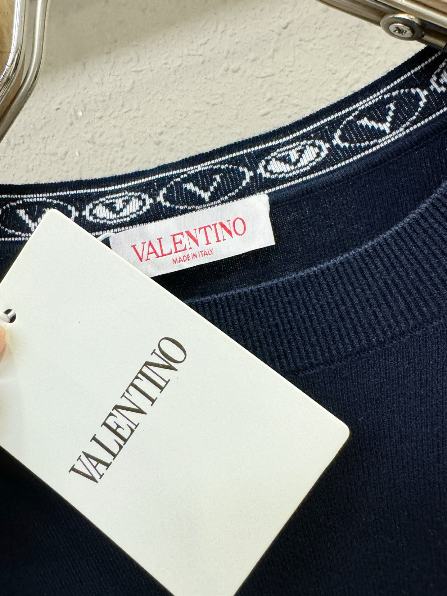 VALENTINO华伦天奴 2025秋冬新款毛衣，桑蚕丝+绵羊毛，顶级桑蚕丝绵羊毛面料，手感柔软。 lo