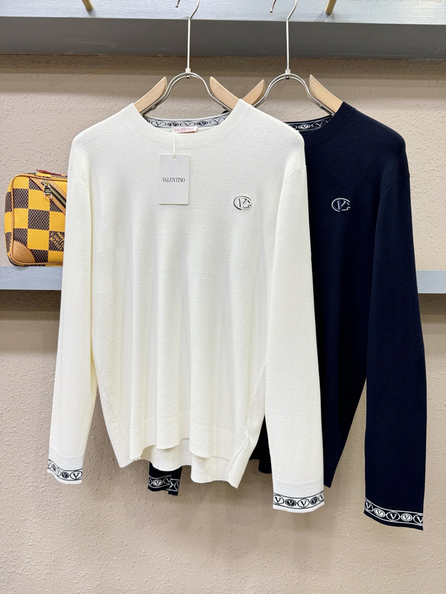 VALENTINO华伦天奴 2025秋冬新款毛衣，桑蚕丝+绵羊毛，顶级桑蚕丝绵羊毛面料，手感柔软。 lo