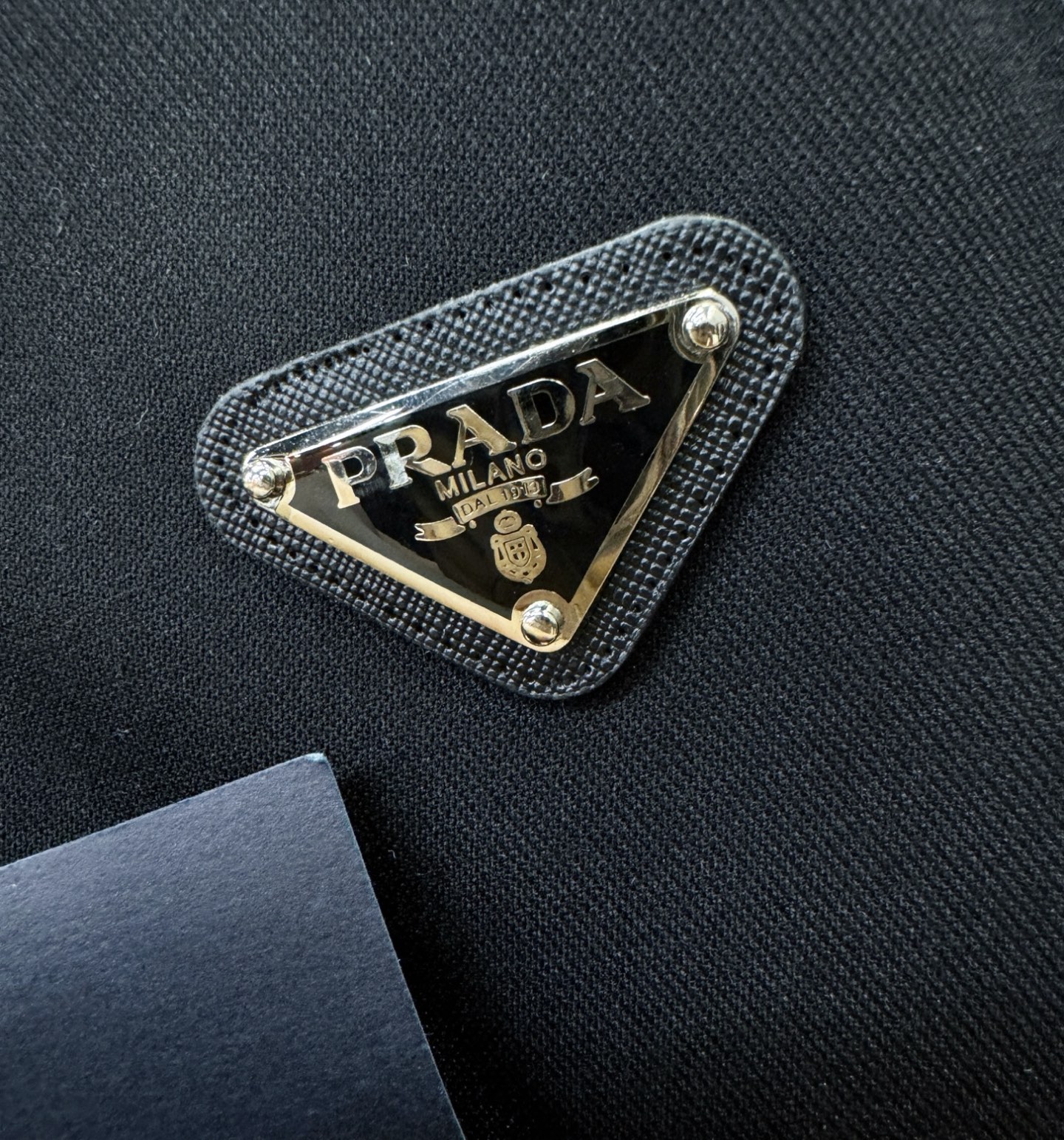 PRADA 普拉达 2025新款 夹克外套，意大利进口面料时尚夹克外套。欧洲专柜同步，上身更随意大方，专