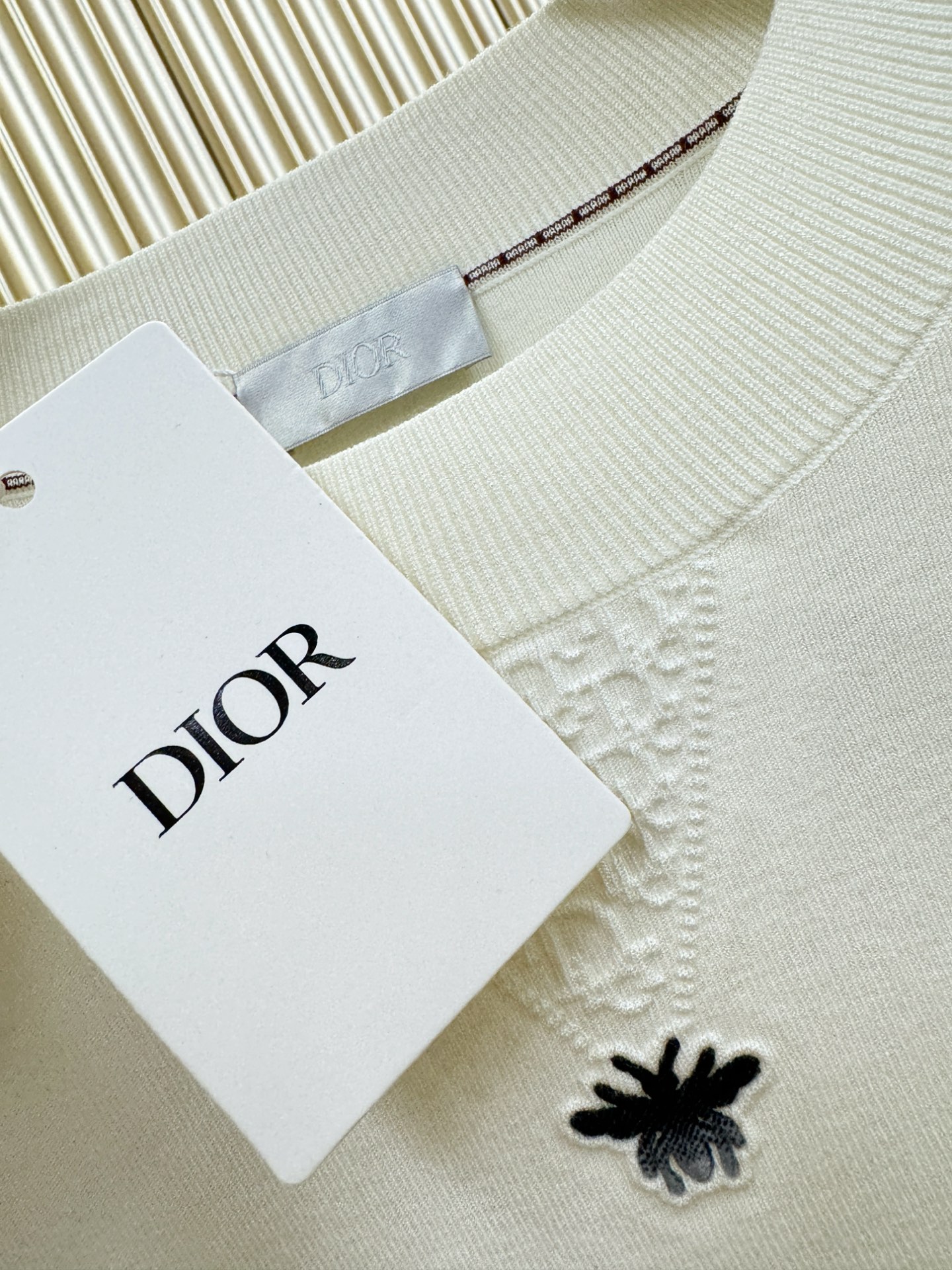 Dior迪奥2025秋冬新款毛衣，桑蚕丝+绵羊毛，顶级桑蚕丝绵羊毛面料，手感柔软。 logo图案设计，贸